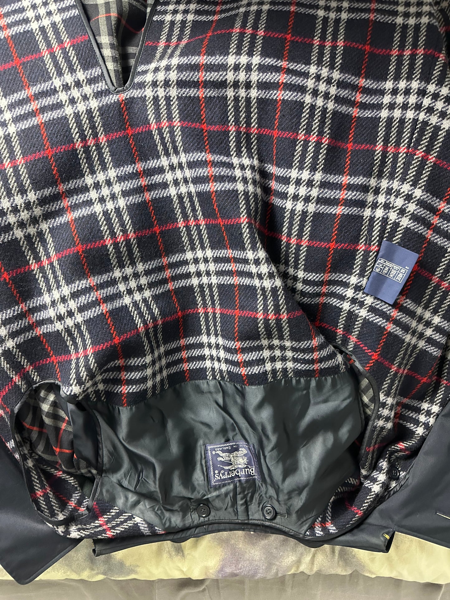 Burberrys Trenchcoat (14/L) including Inlet