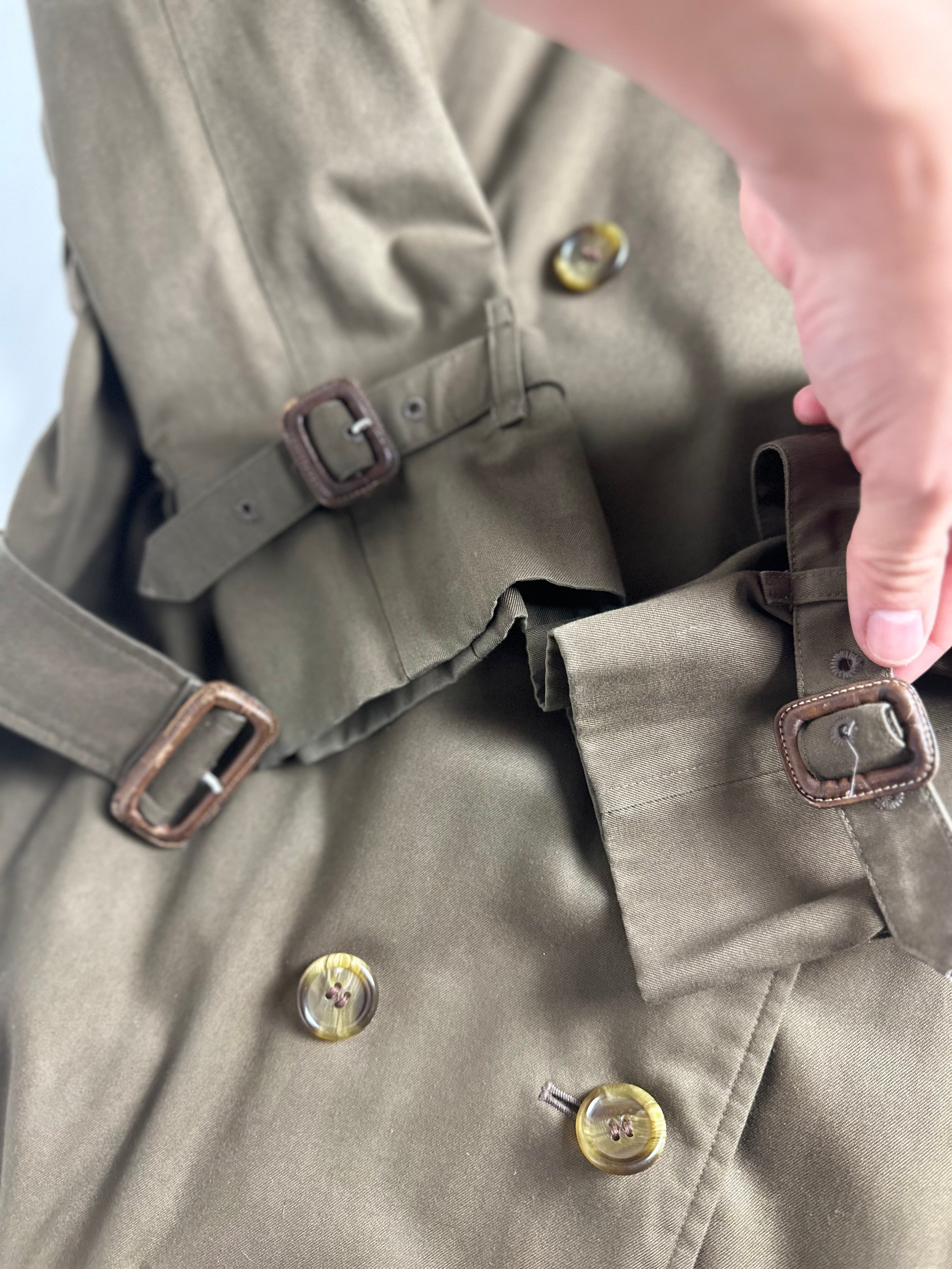 Burberrys Trenchcoat (10/S)