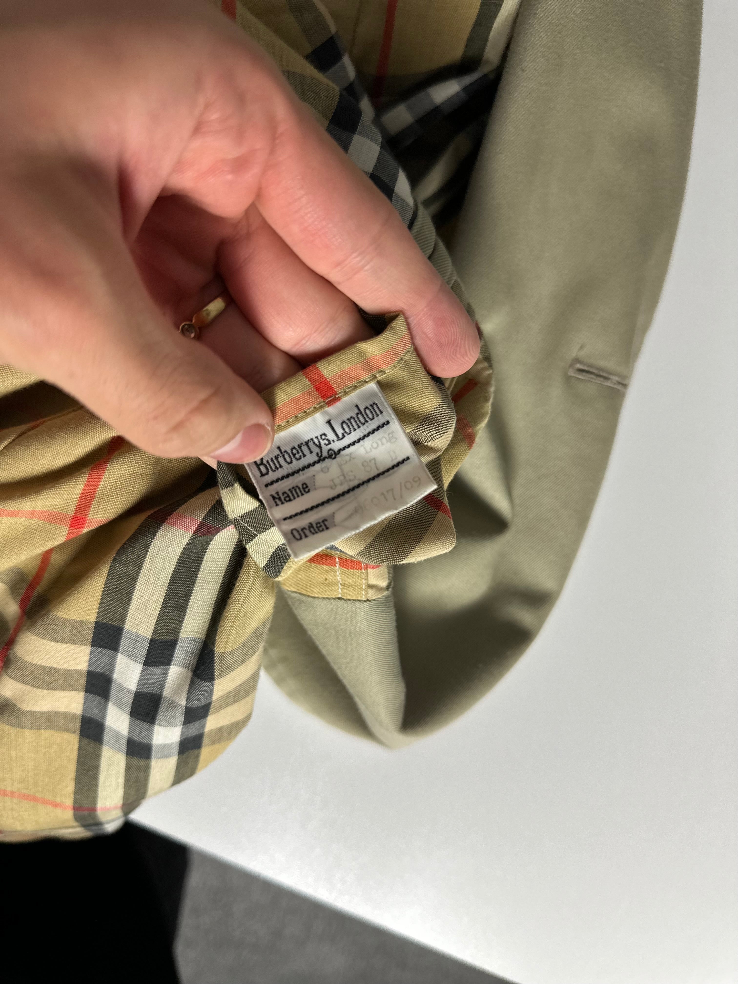 Burberrys Trenchcoat (10/S)