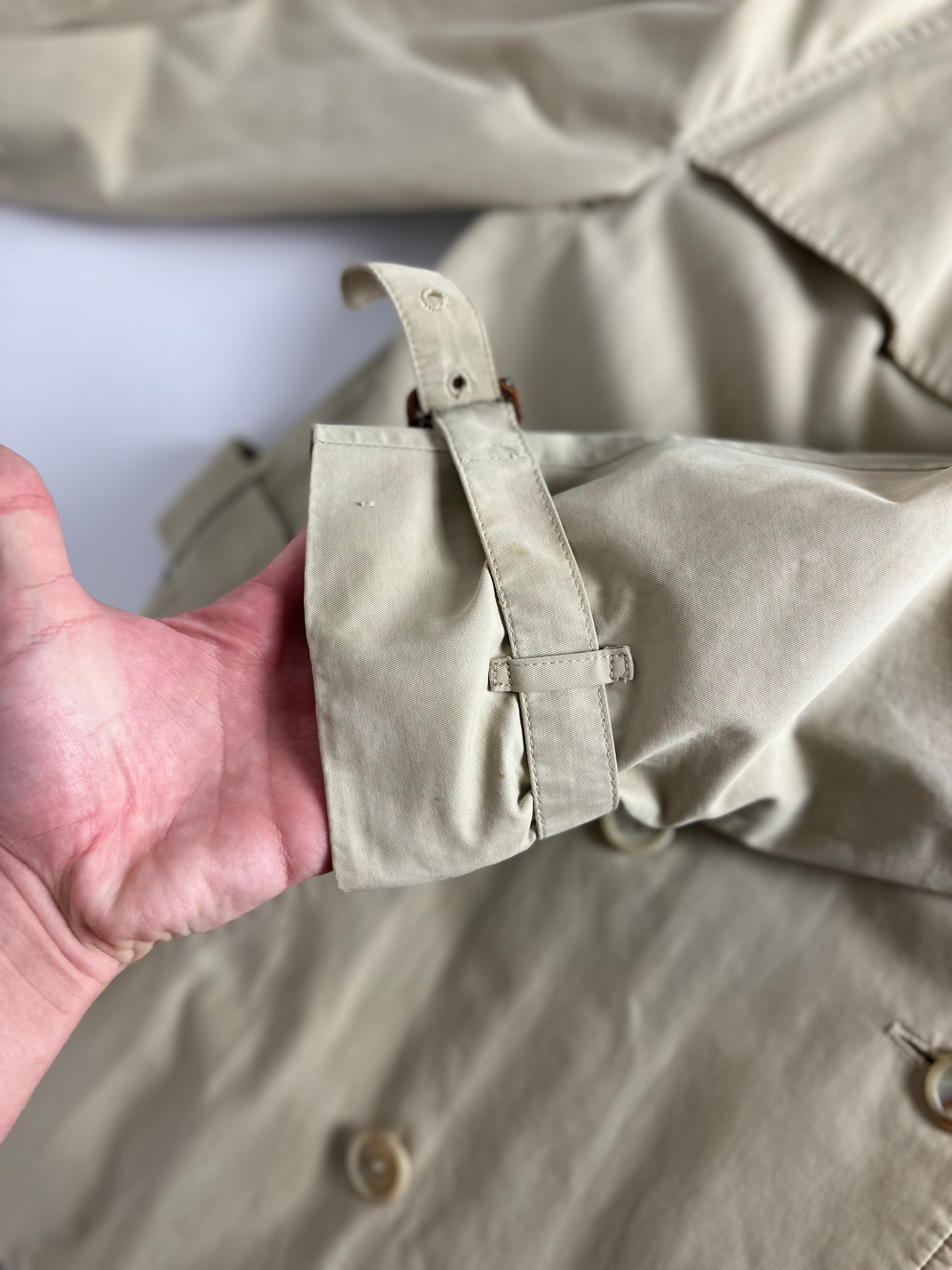 Burberrys Trenchcoat (10/S)