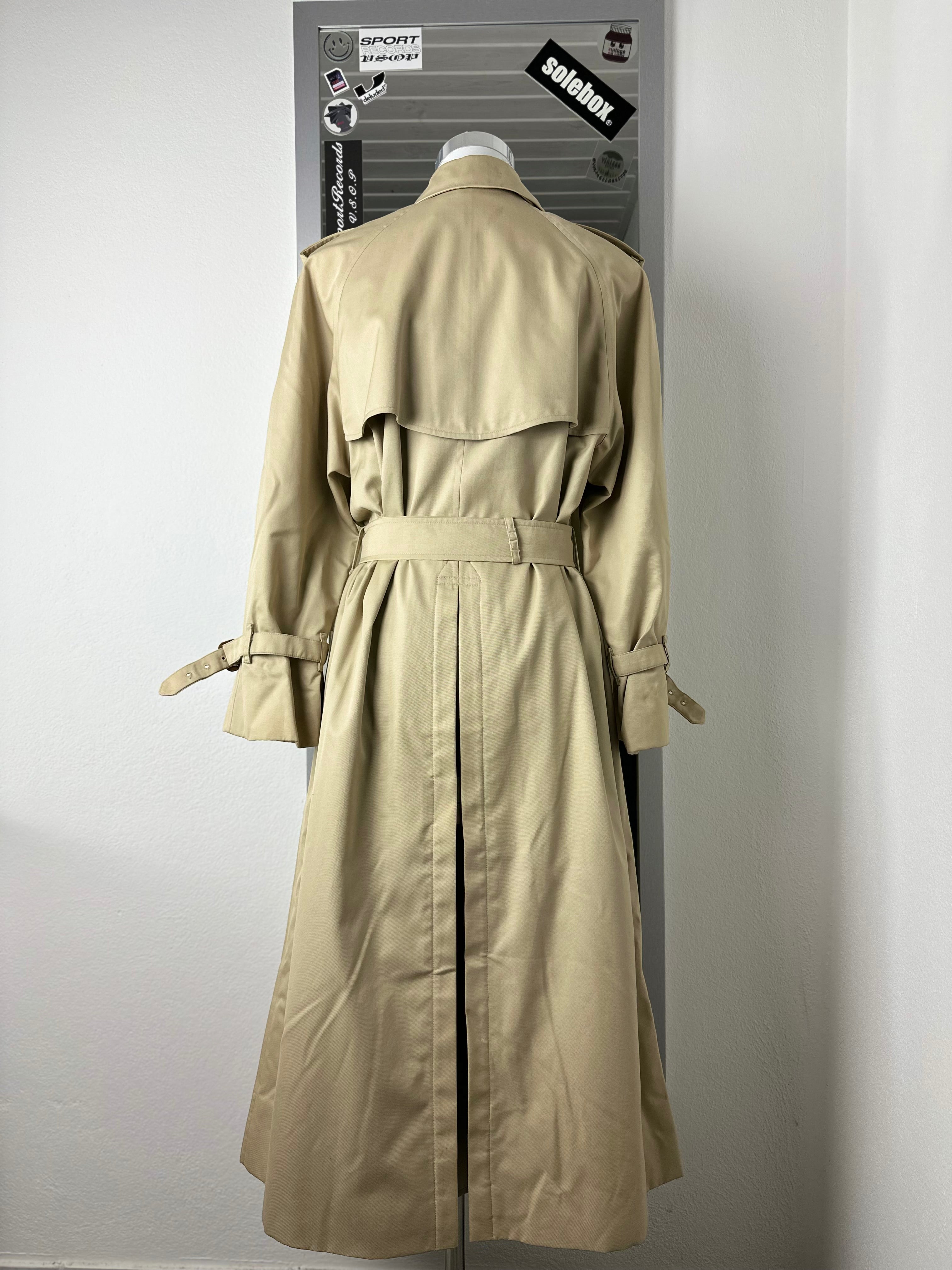 Burberrys Trenchcoat (10/S)