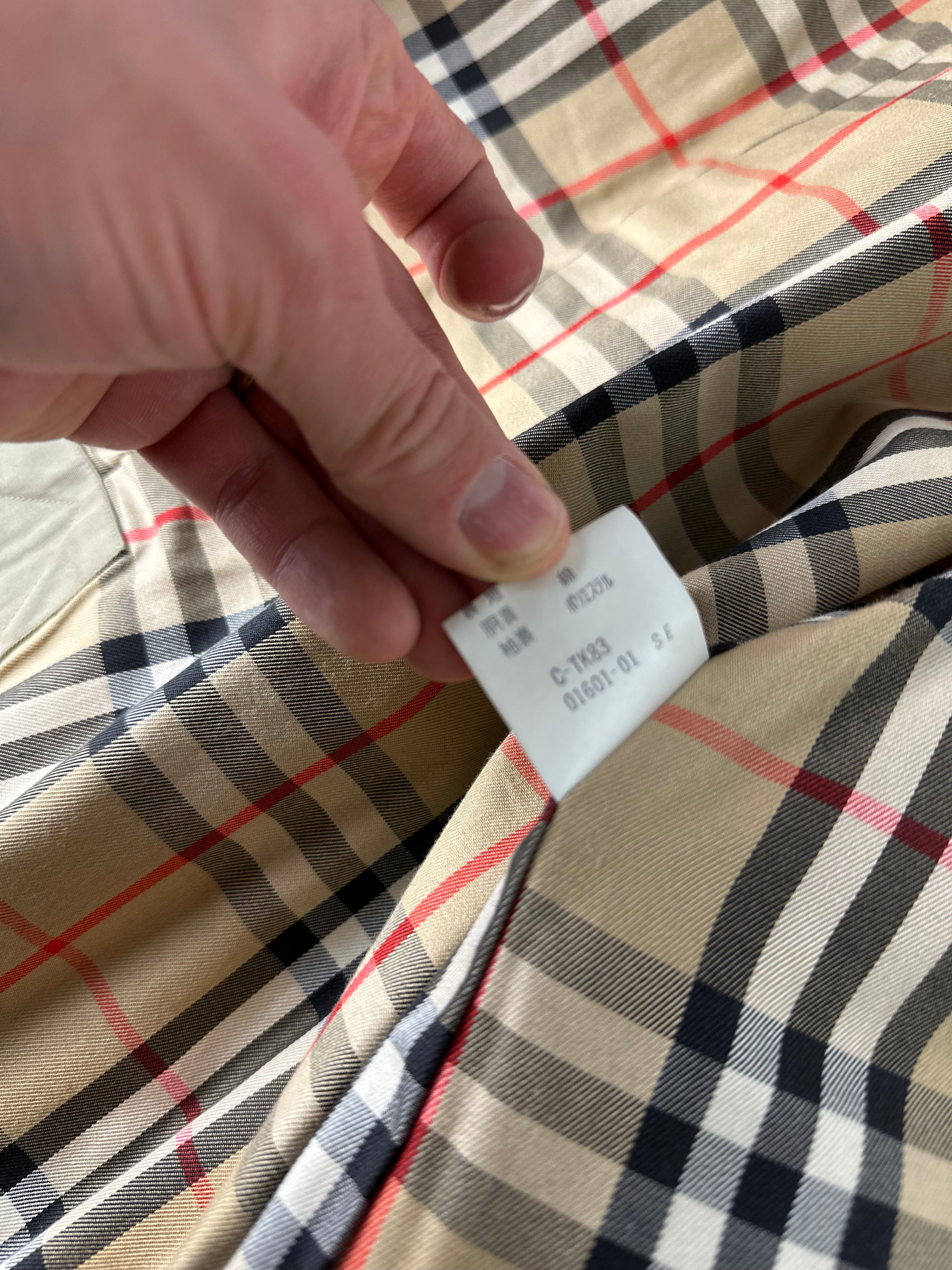 Burberrys Trenchcoat (10/S)