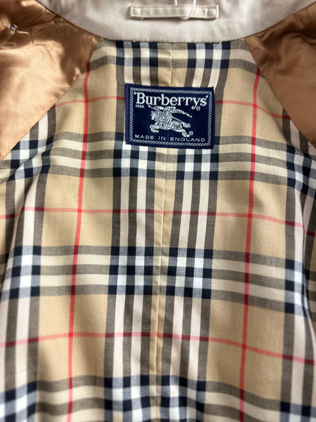 Burberrys Trenchcoat (12/M)