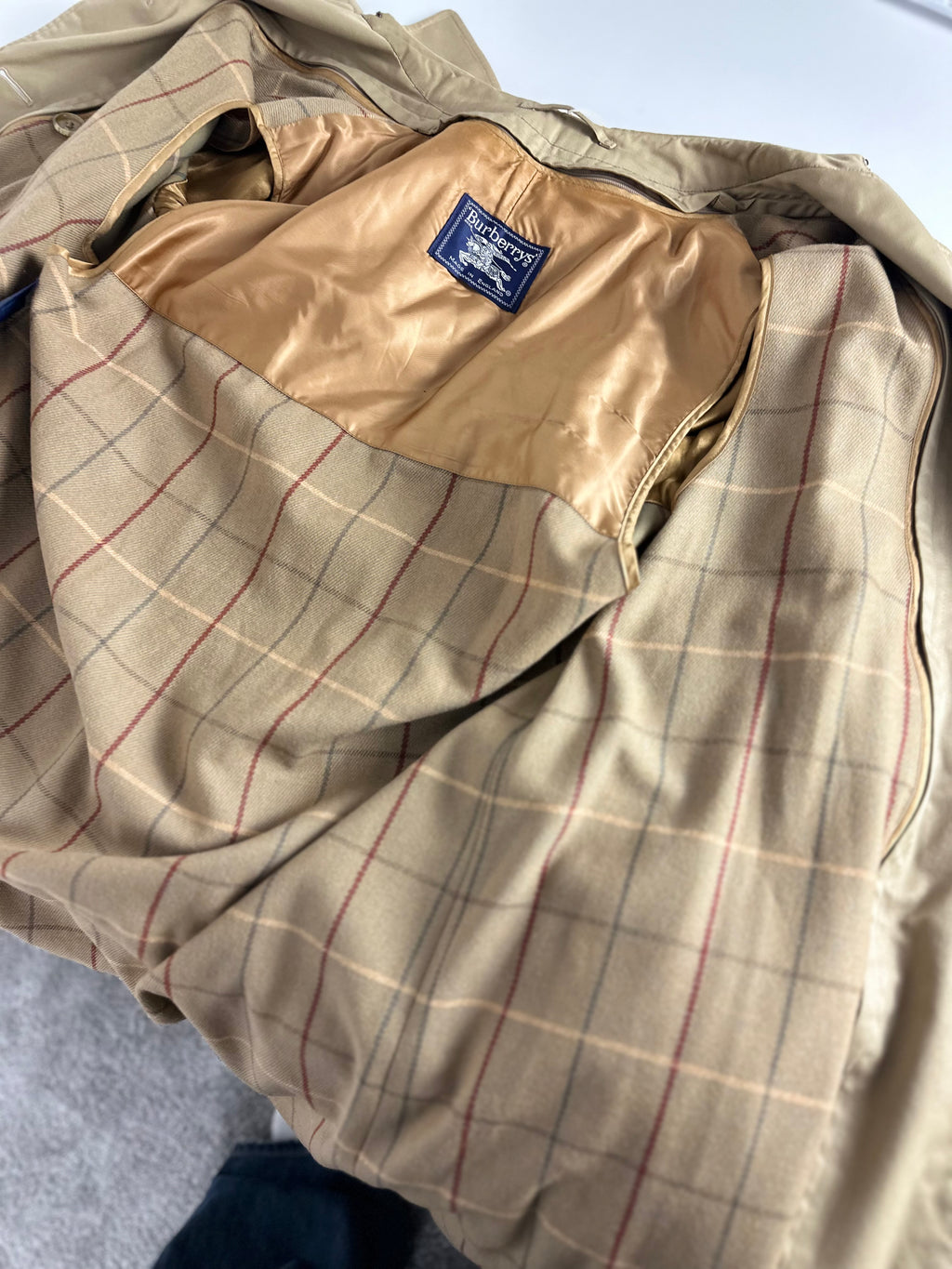 Burberrys Trenchcoat (14/L) including Inlet