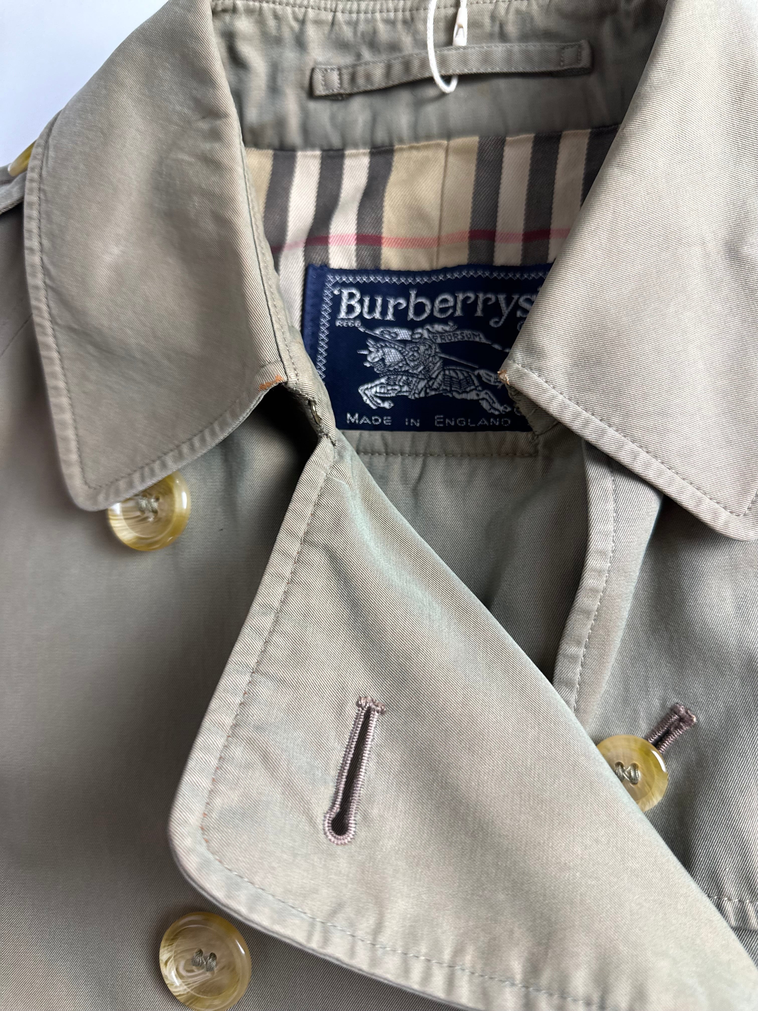 Burberrys Trenchcoat (10/S)