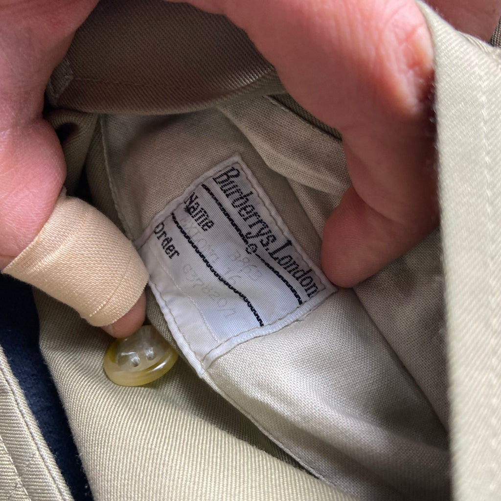 Burberrys Trenchcoat (16/XL) including Inlet