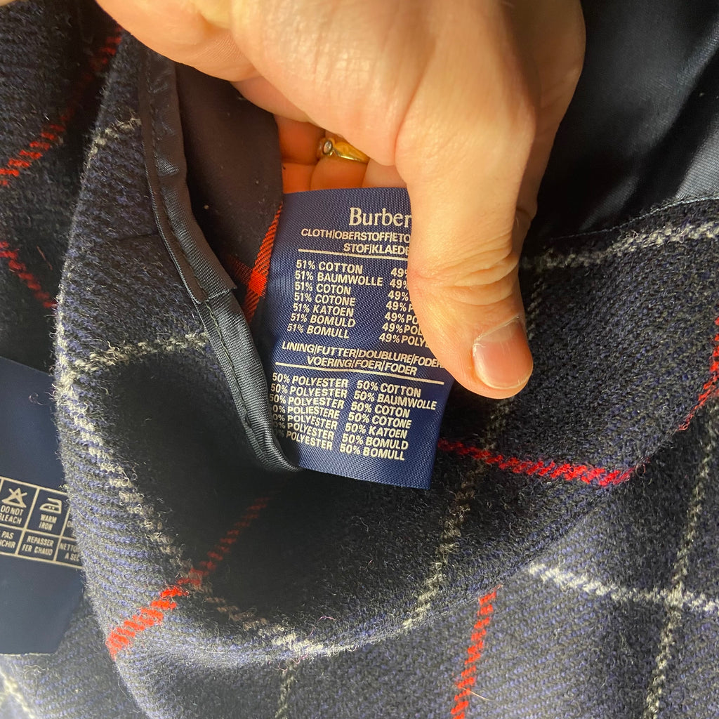 Burberry Trenchcoat Size 12/M with inlet