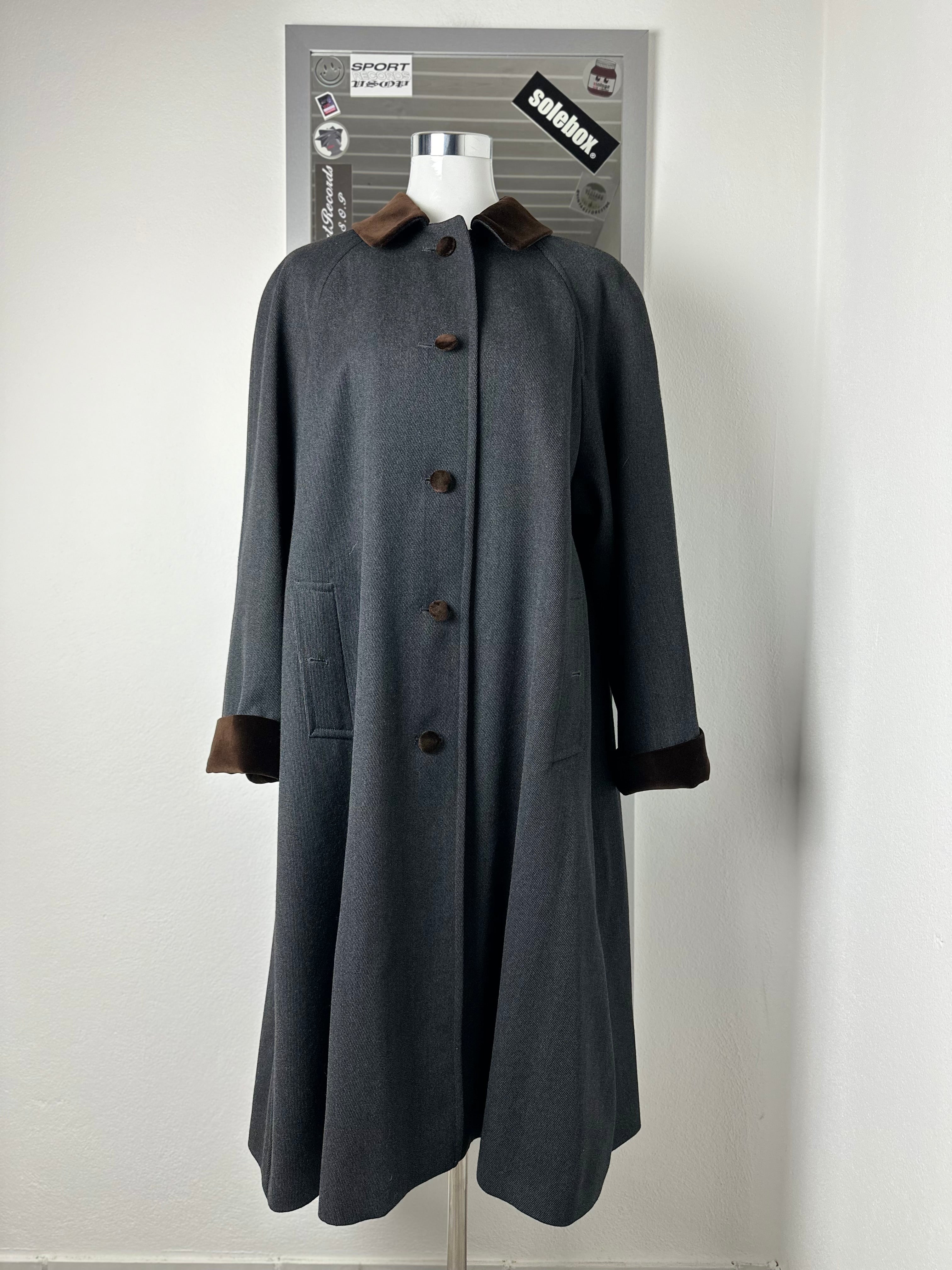 Burberrys Coat (12/M)