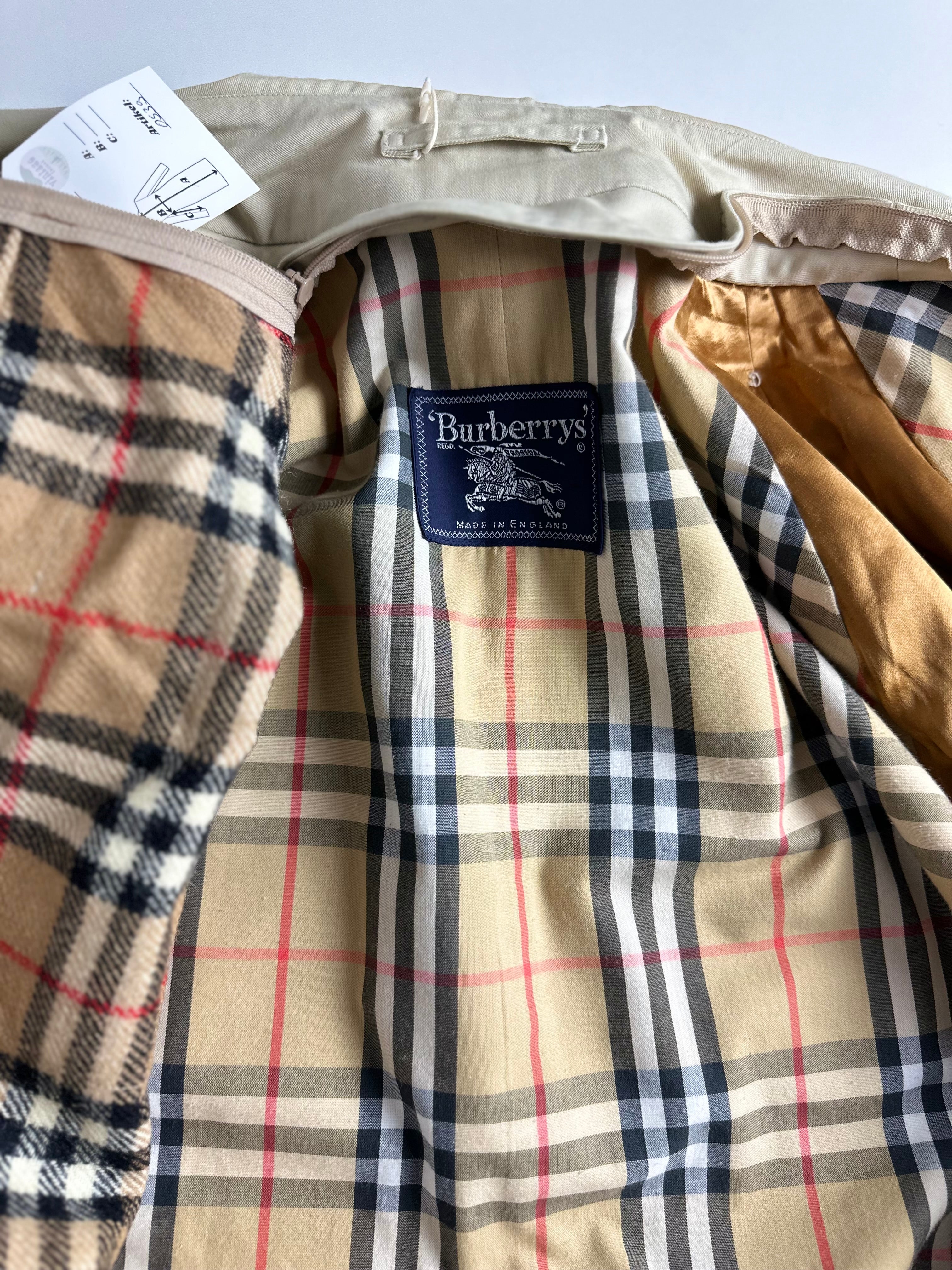 Burberrys Trenchcoat (48/M) including Inlet