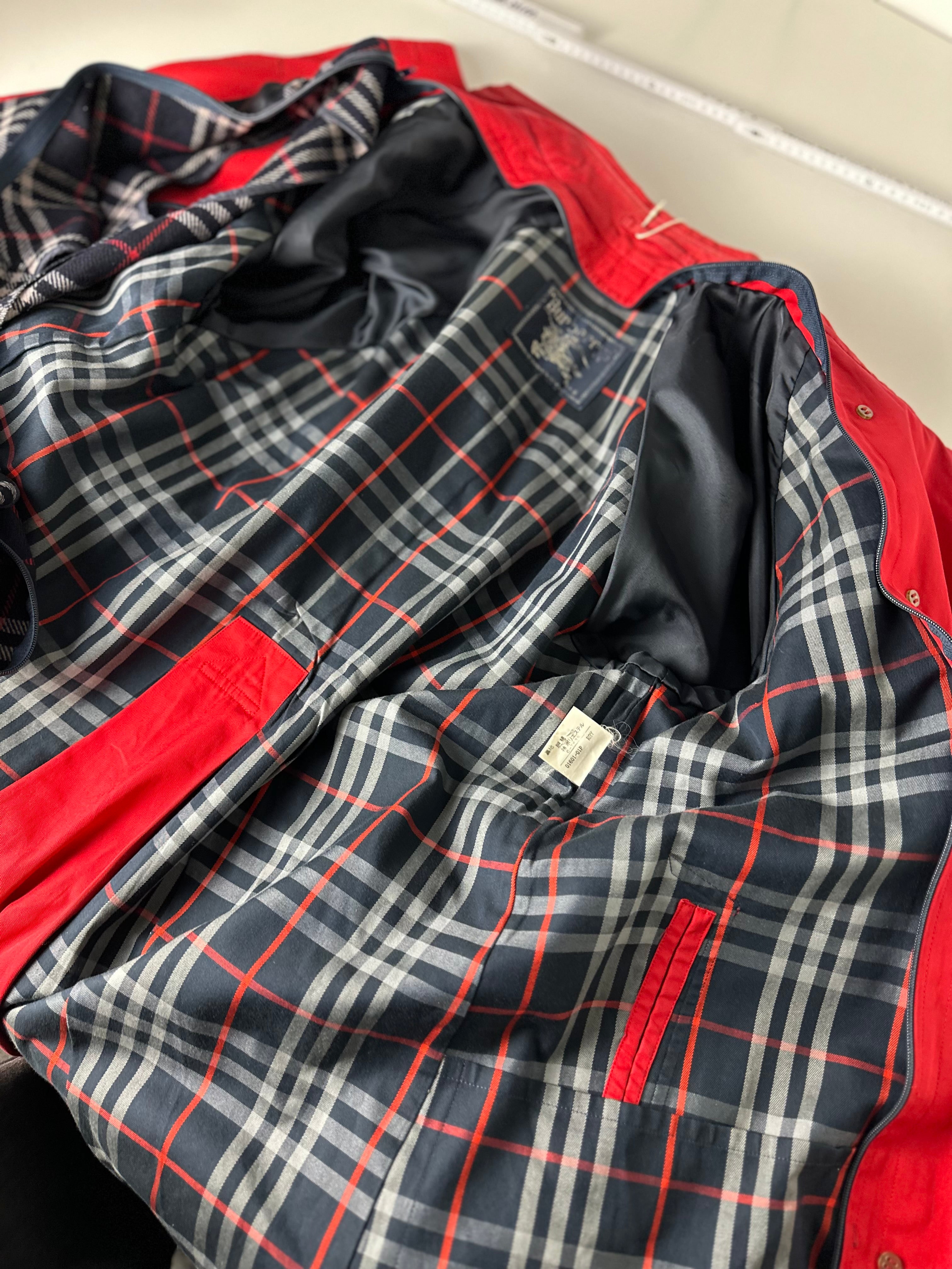 Burberrys Trenchcoat (12/M) including Inlet