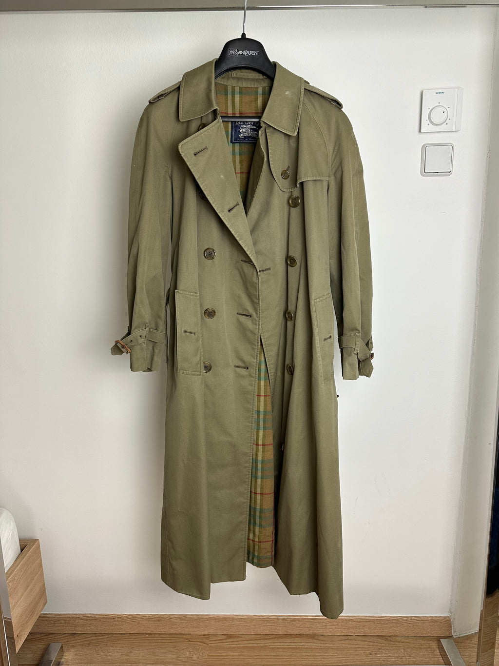 Burberrys Trenchcoat (10/S)