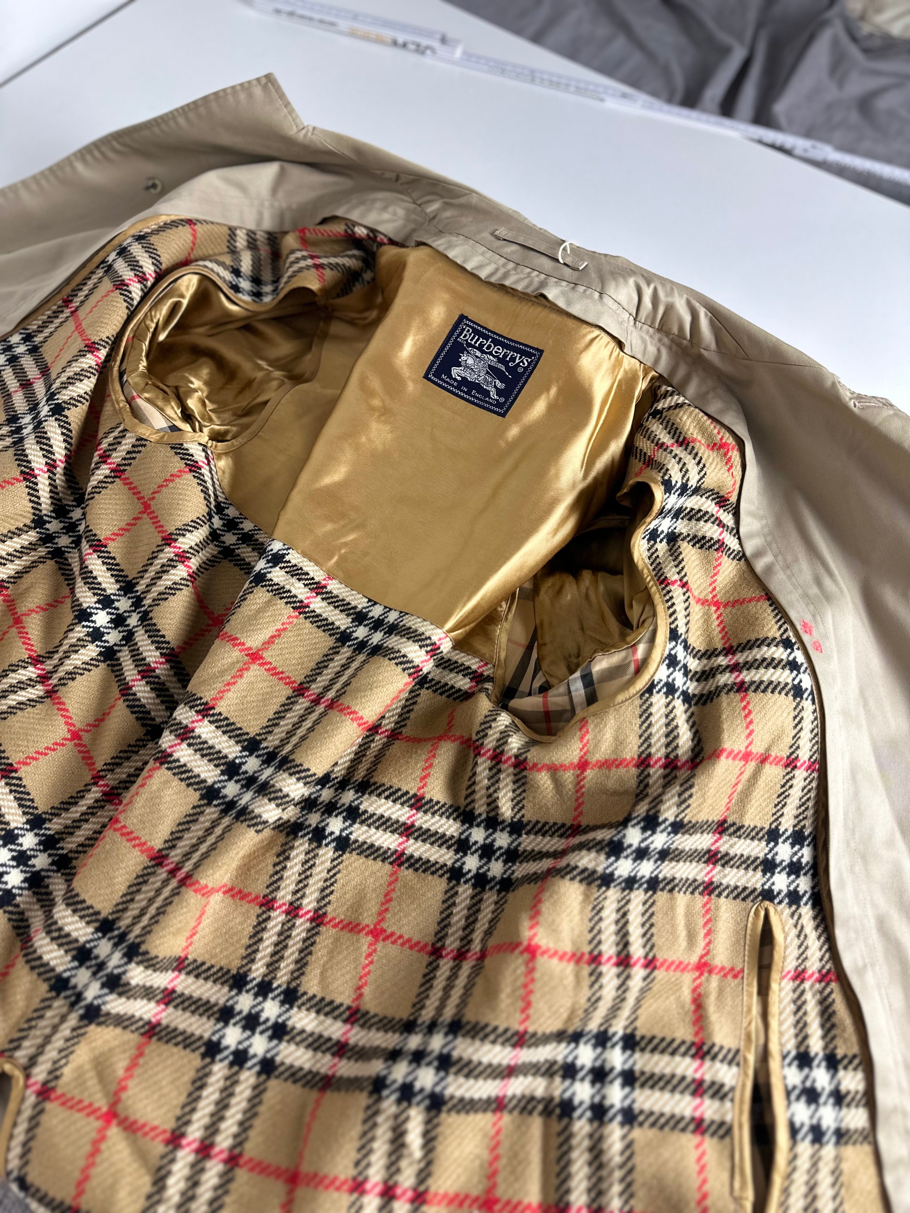 Burberrys Carcoat (48/M) including Inlet