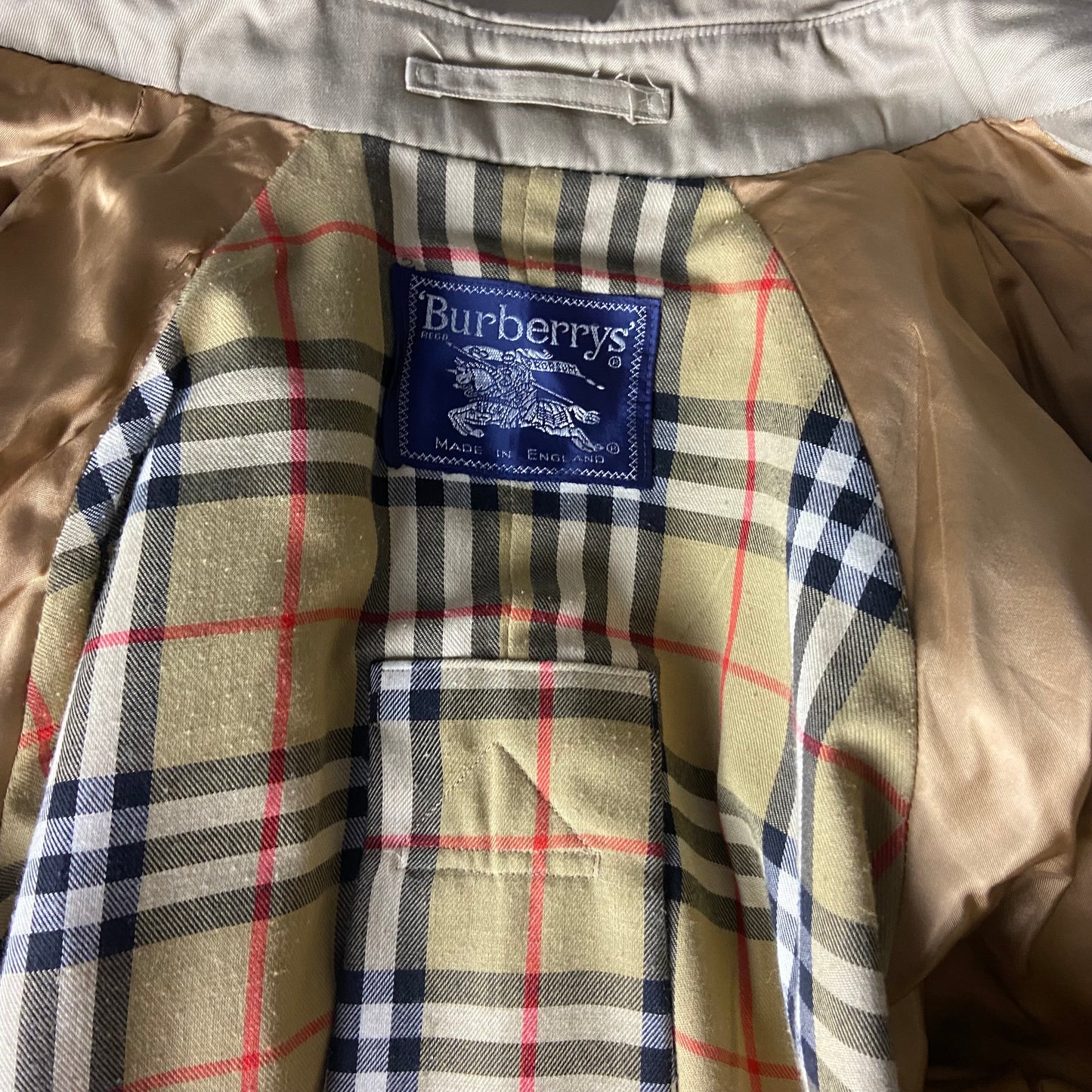 Burberrys Trenchcoat (12/M)