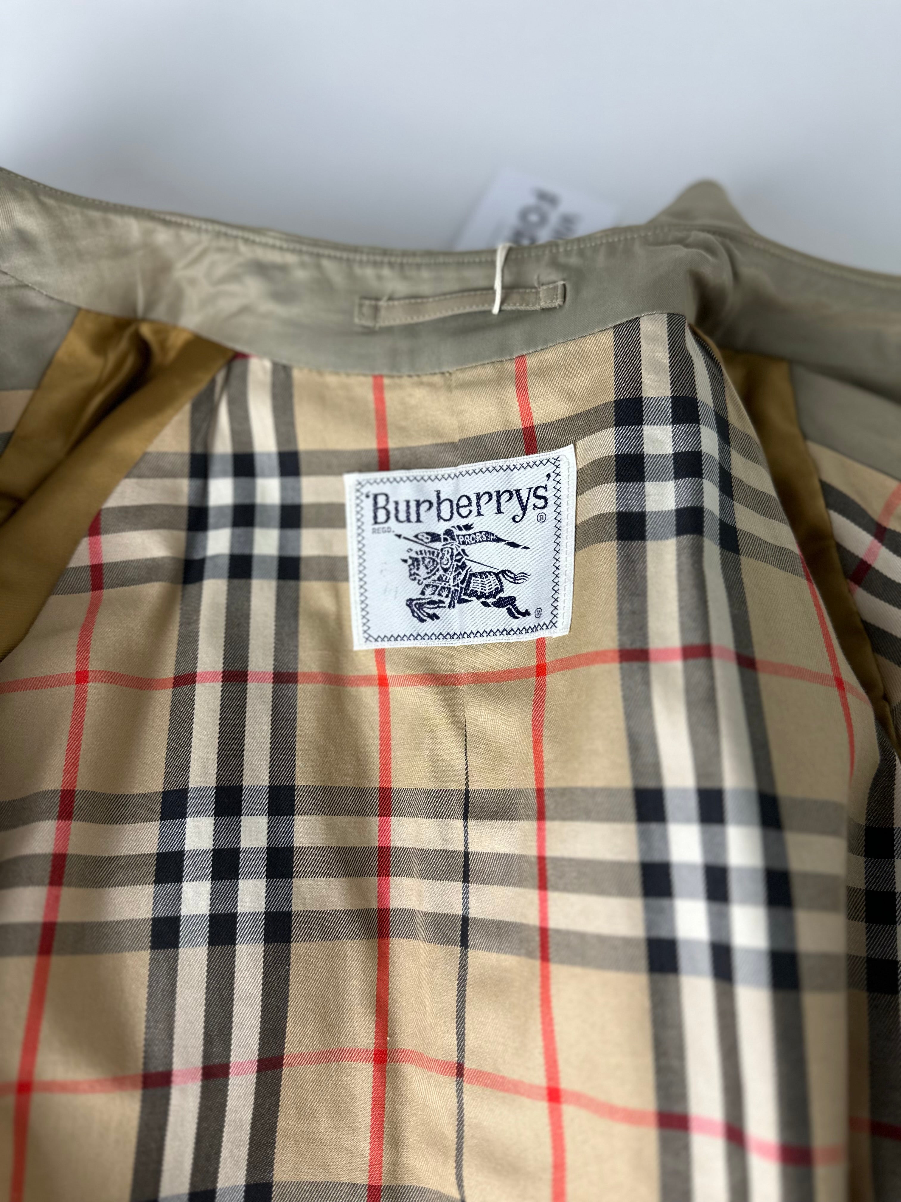 Burberrys Trenchcoat (10/S)