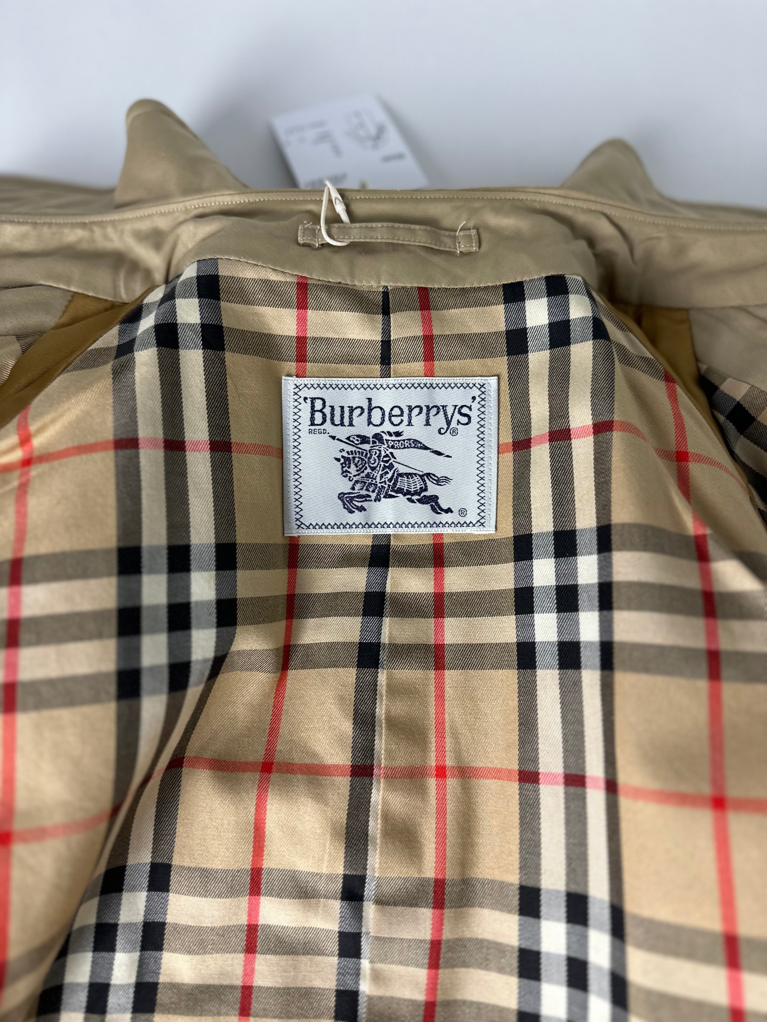 Burberrys Trenchcoat (10/S)