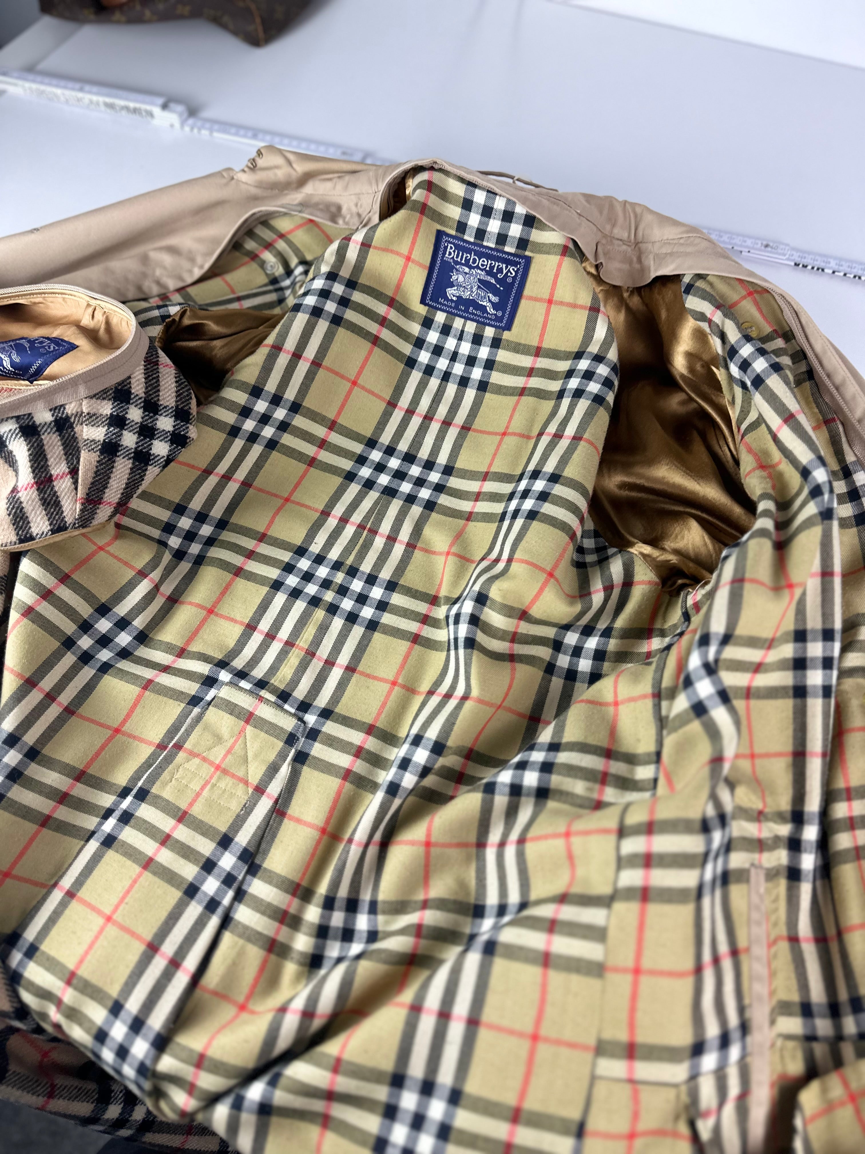 Burberrys Trenchcoat (46/S) including Inlet