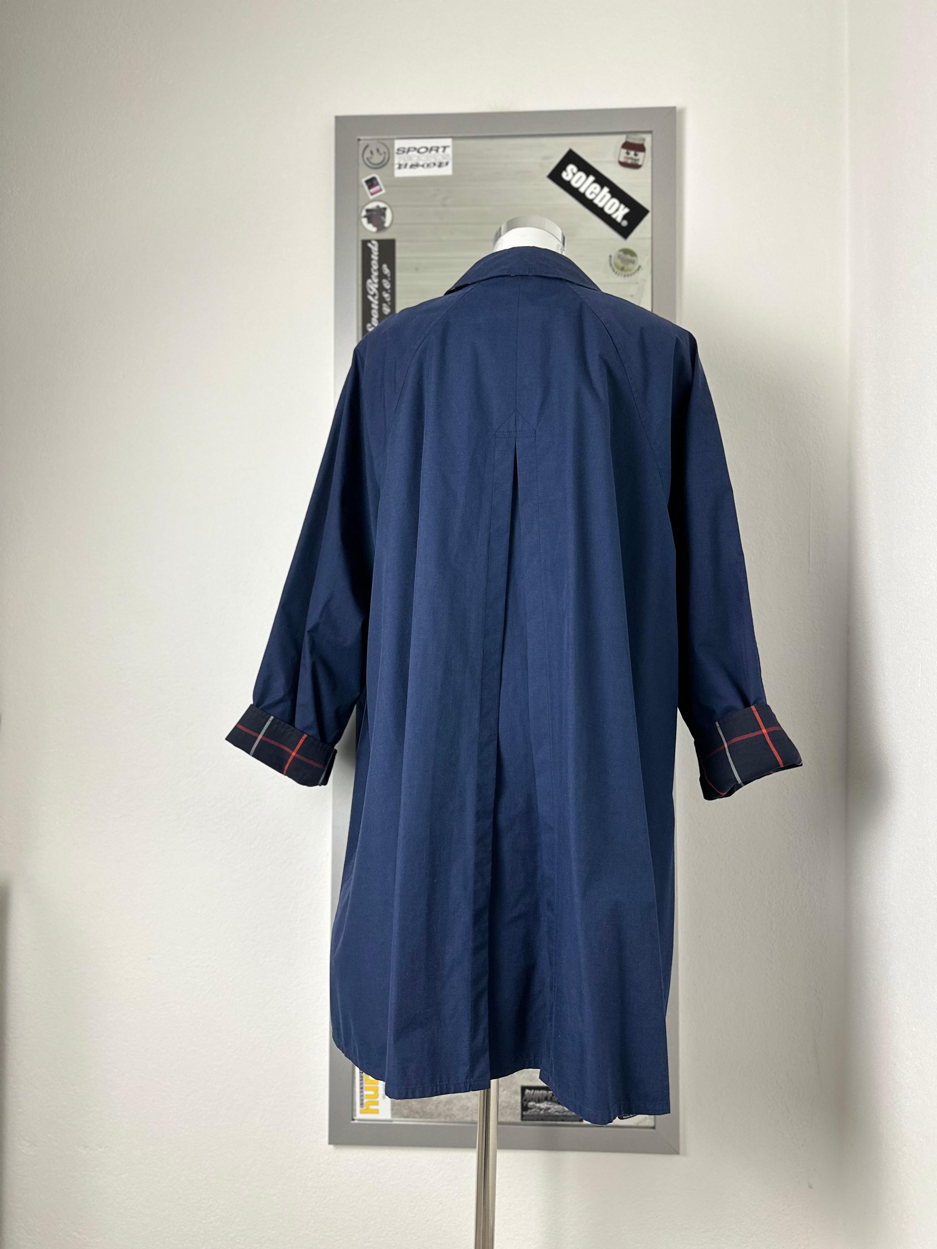 Burberrys Raincoat (12/M)