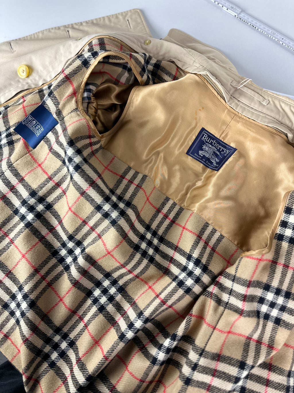 Burberrys Trenchcoat (10/S) including Inlet
