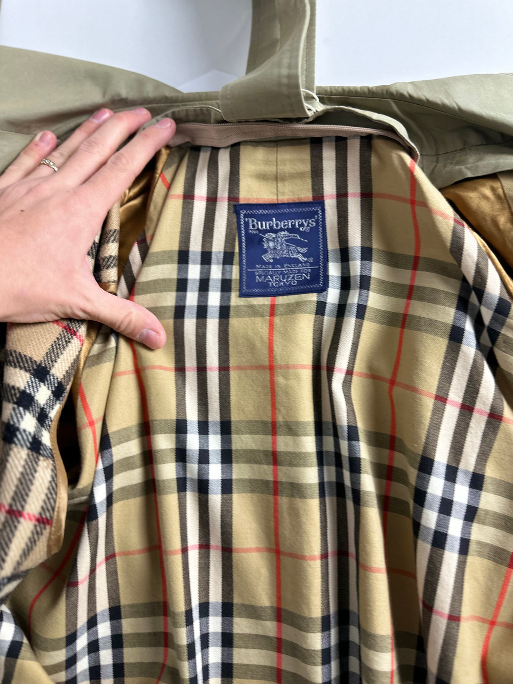 Burberrys Trenchcoat (14/L) including Inlet