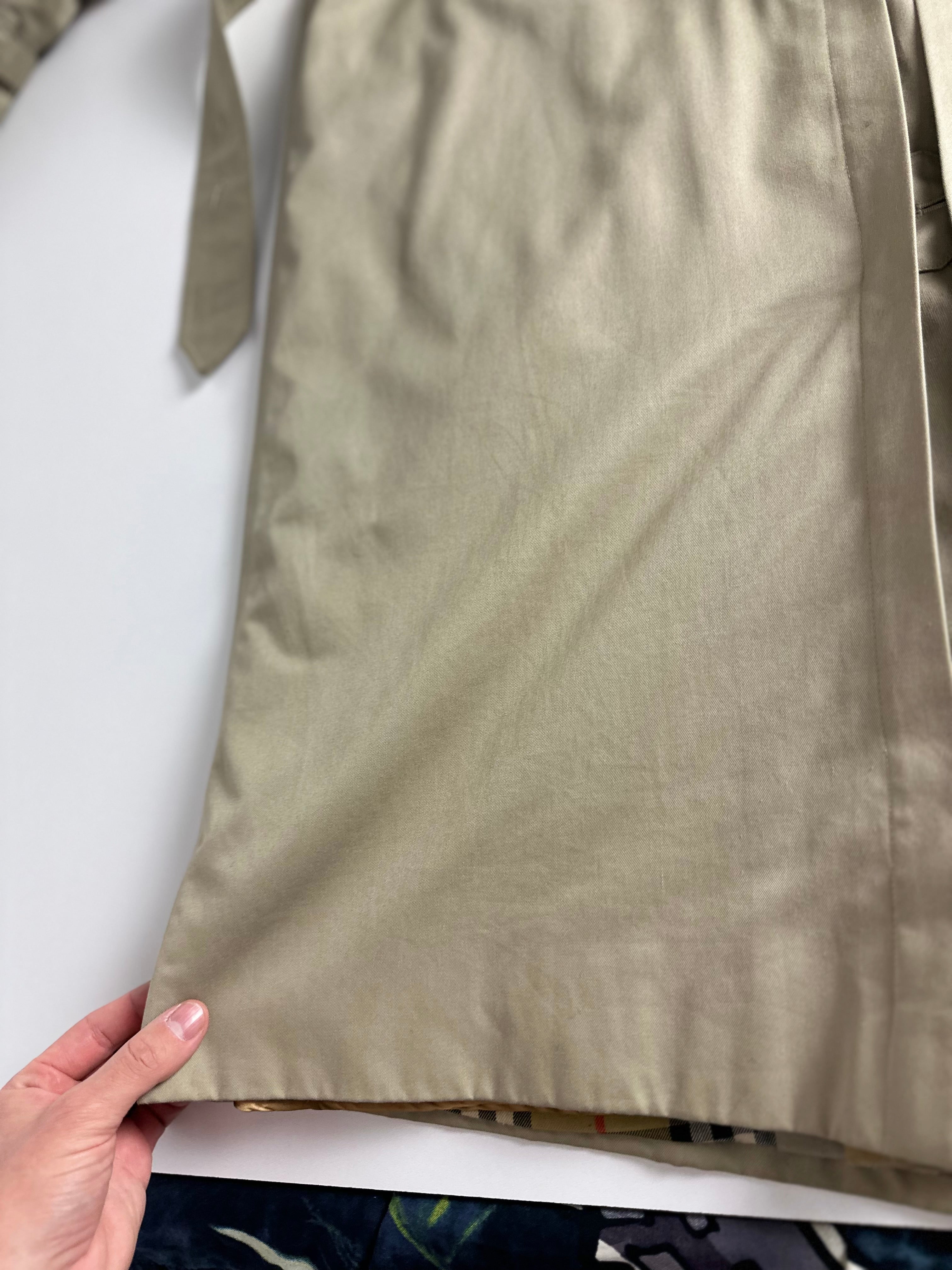 Burberrys Trenchcoat (12/M) including Inlet