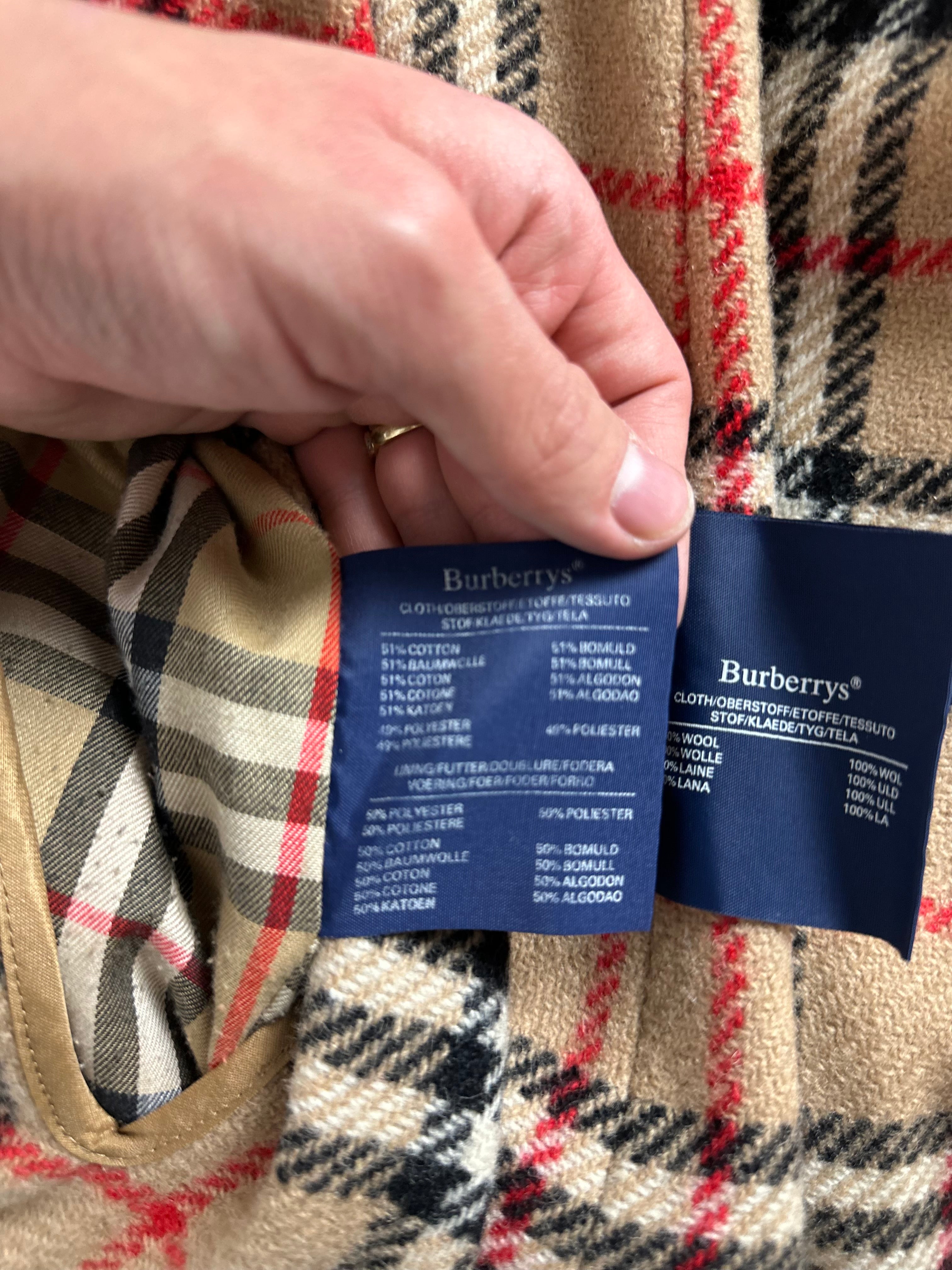 Burberrys Trenchcoat (16/XL) including inlet