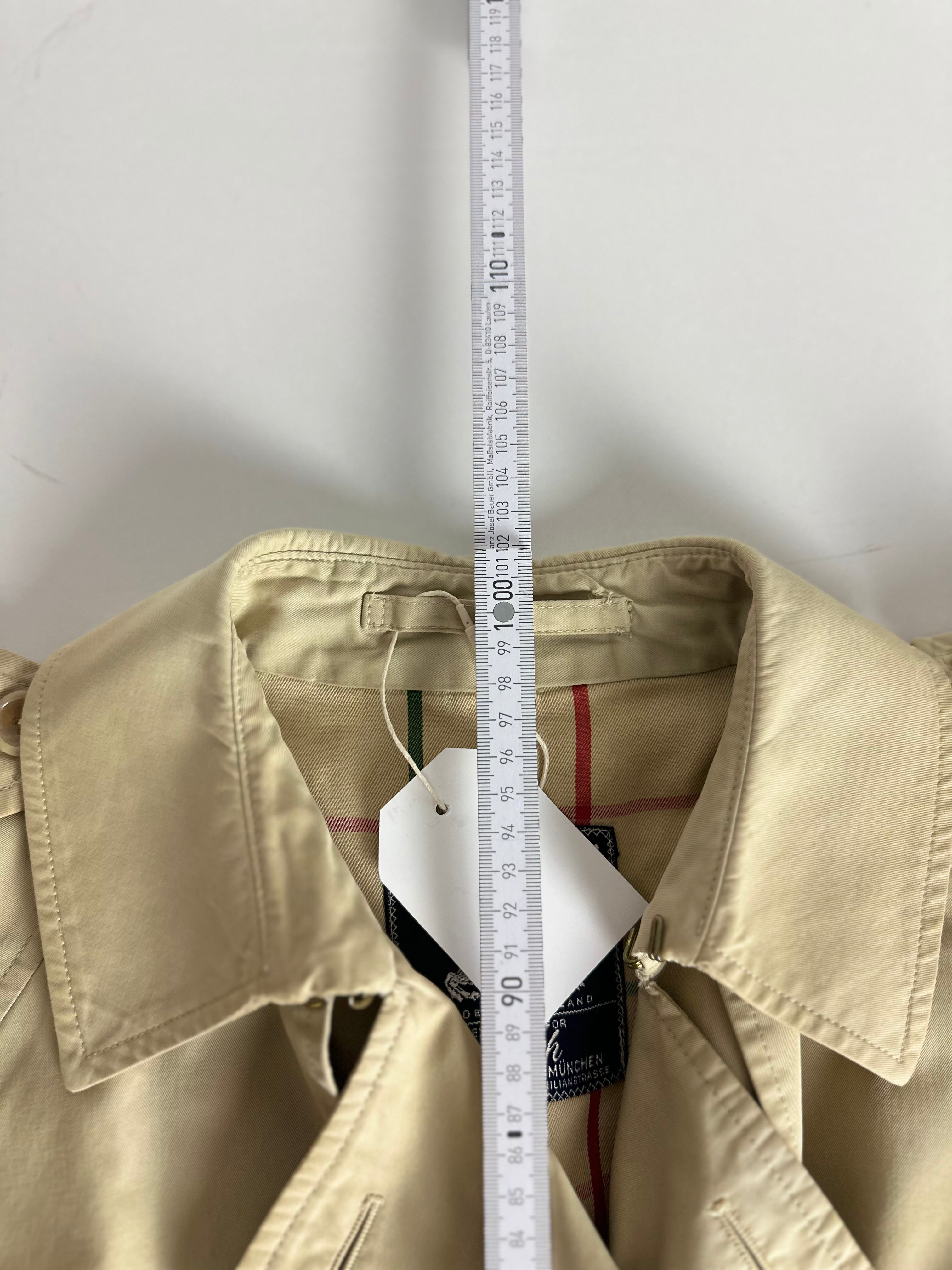 Burberrys Trenchcoat (10/S)