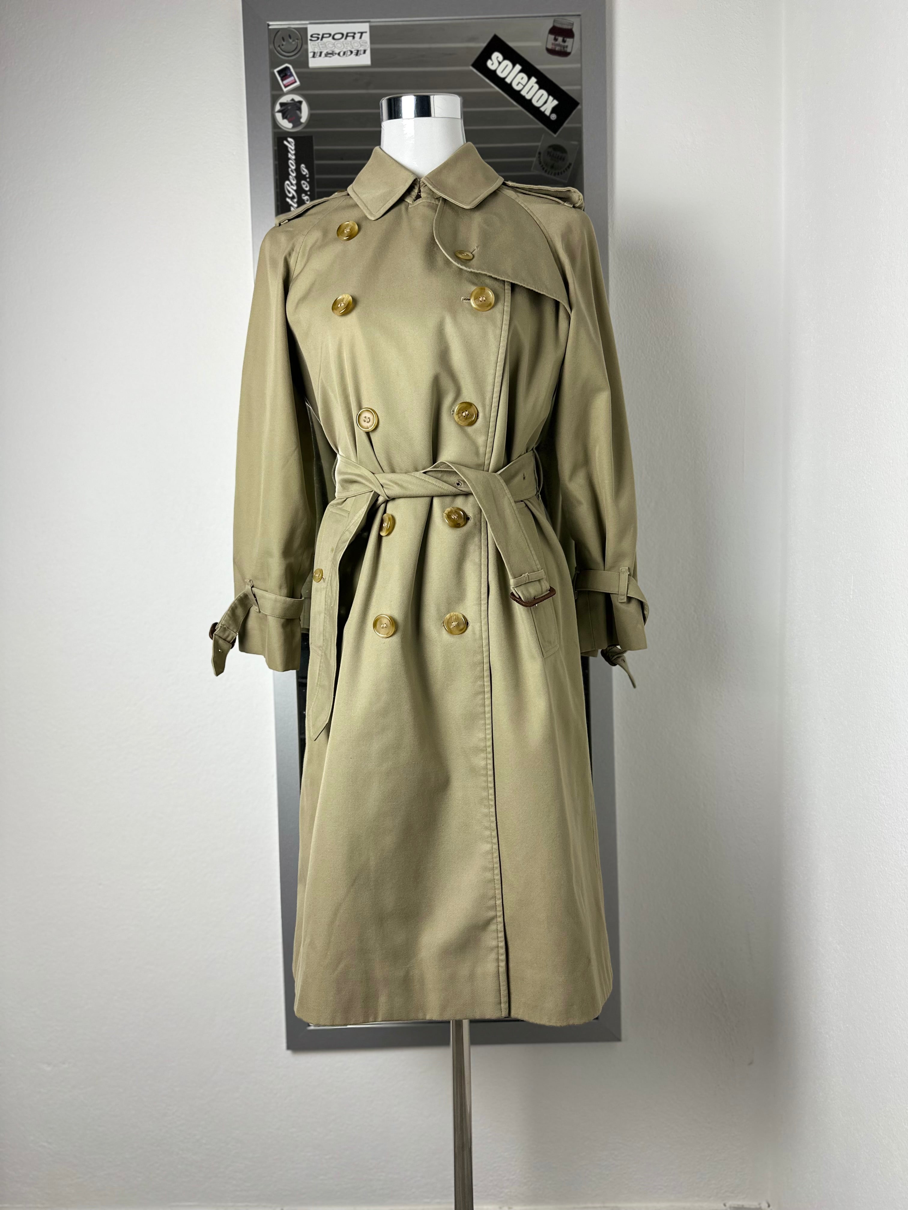 Burberrys Trenchcoat (10/S)