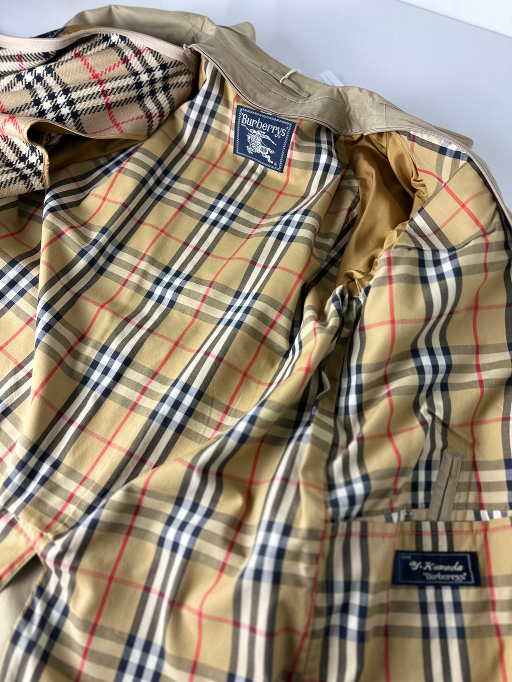 Burberrys Trenchcoat (52/L) including Inlet