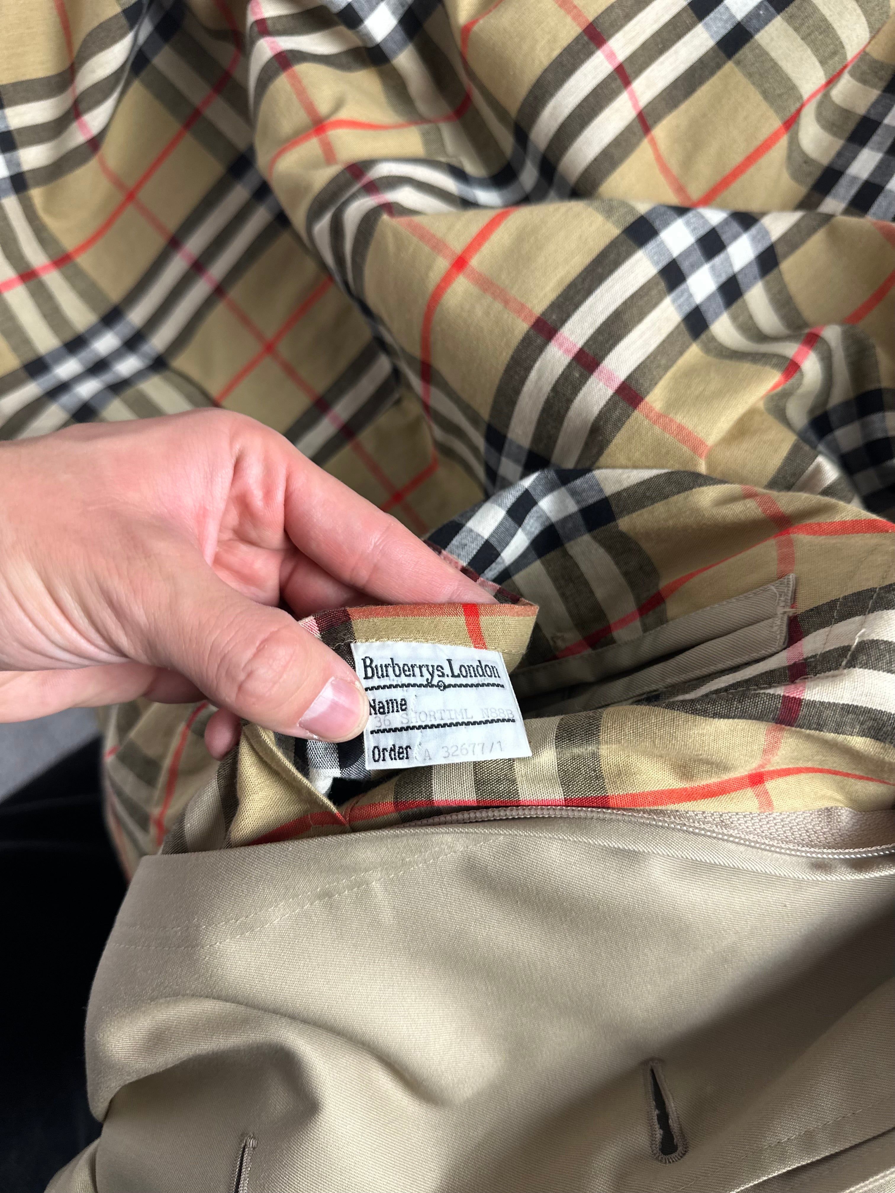 Burberrys Trenchcoat (10/S)
