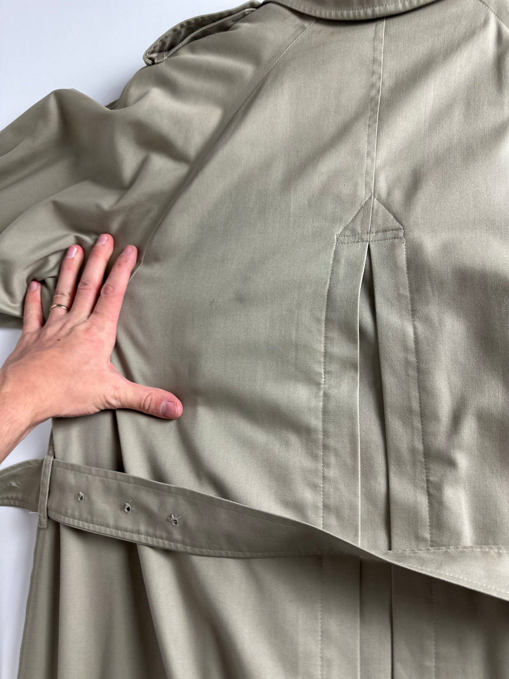 Burberrys Trenchcoat (12/M) including Inlet