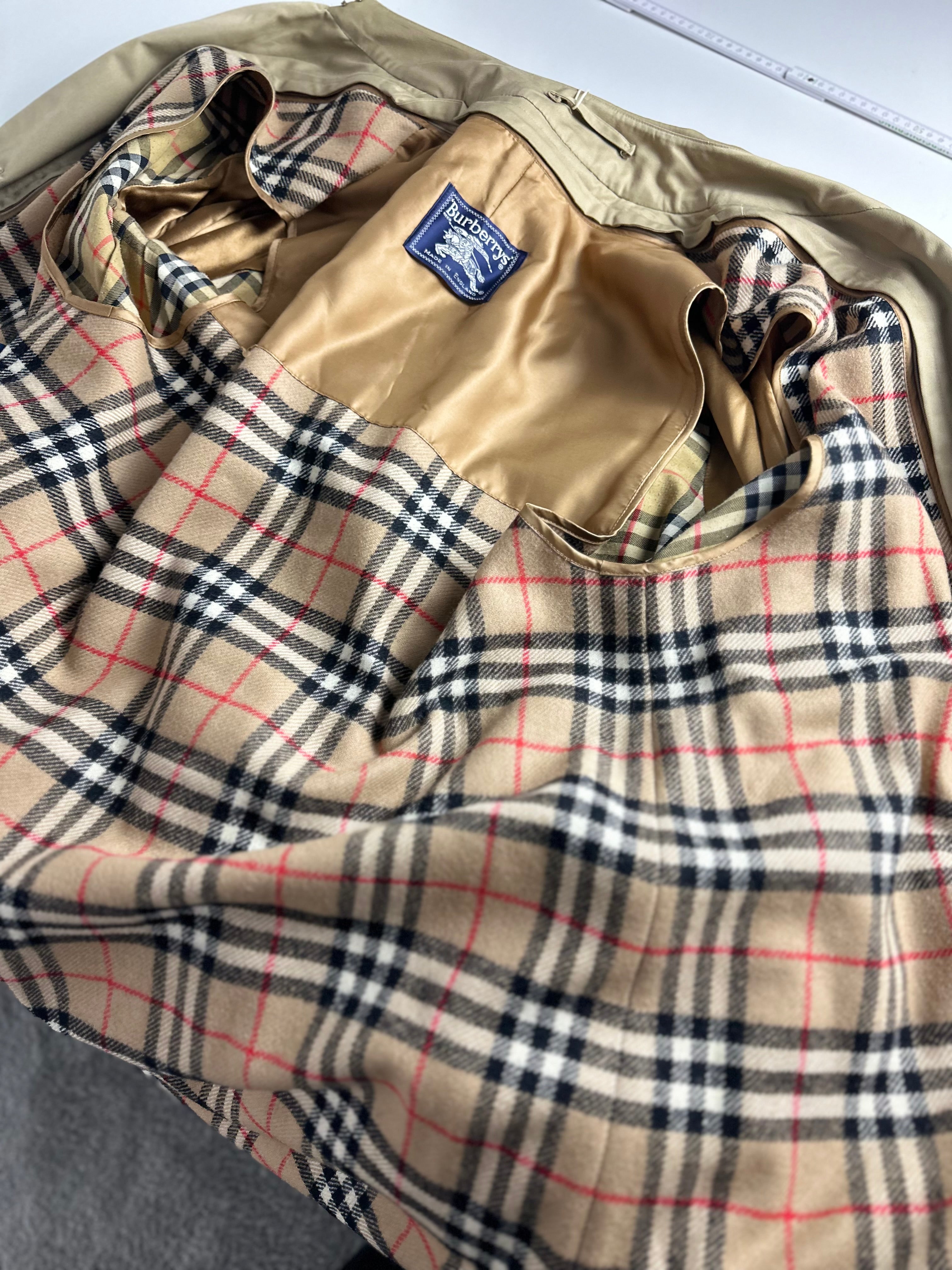 Burberrys Trenchcoat (50/L) including Inlet