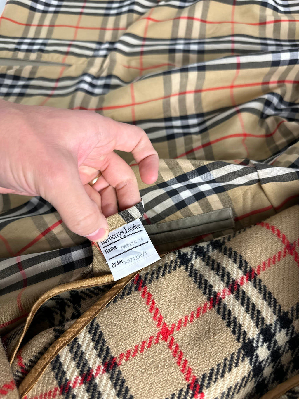 Burberrys Trenchcoat (12/M) including Inlet