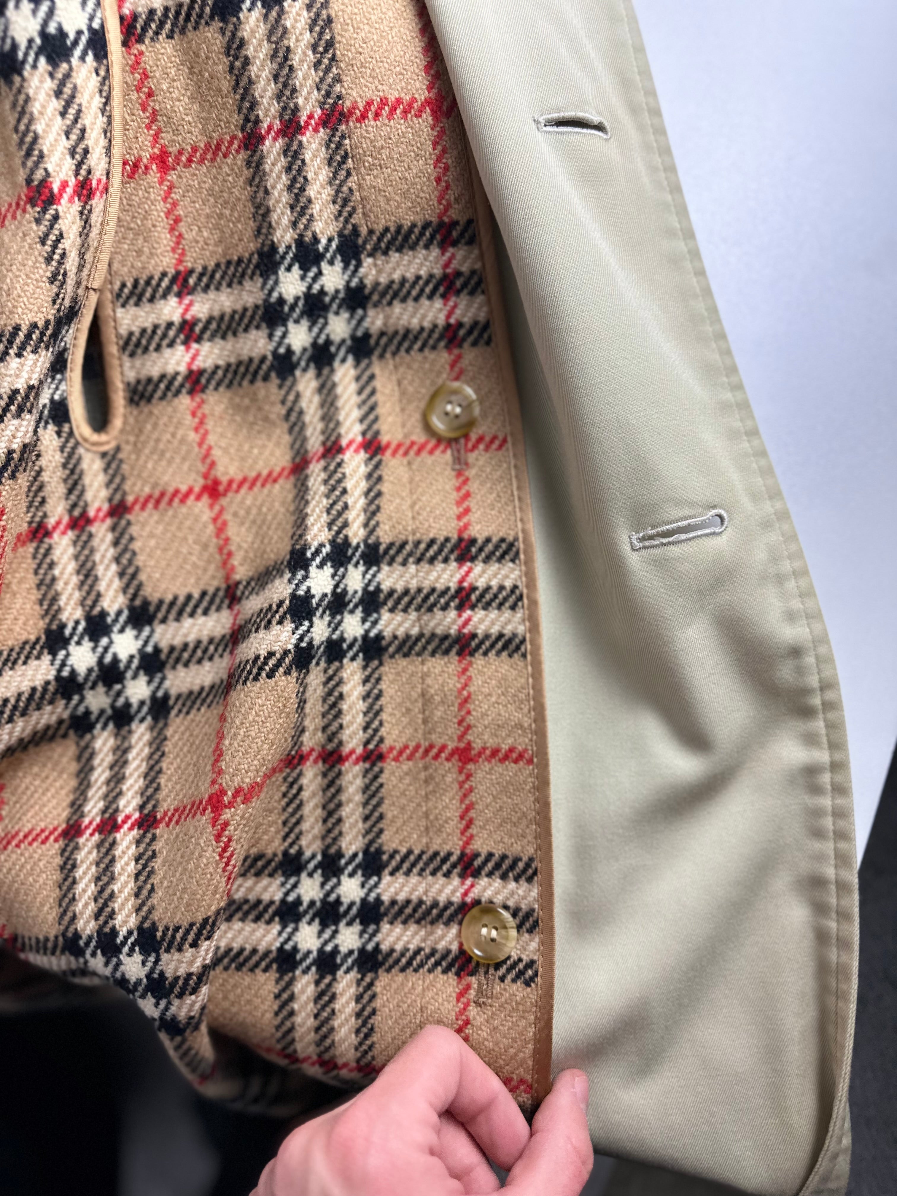 Burberrys Trenchcoat (46/S) including Inlet