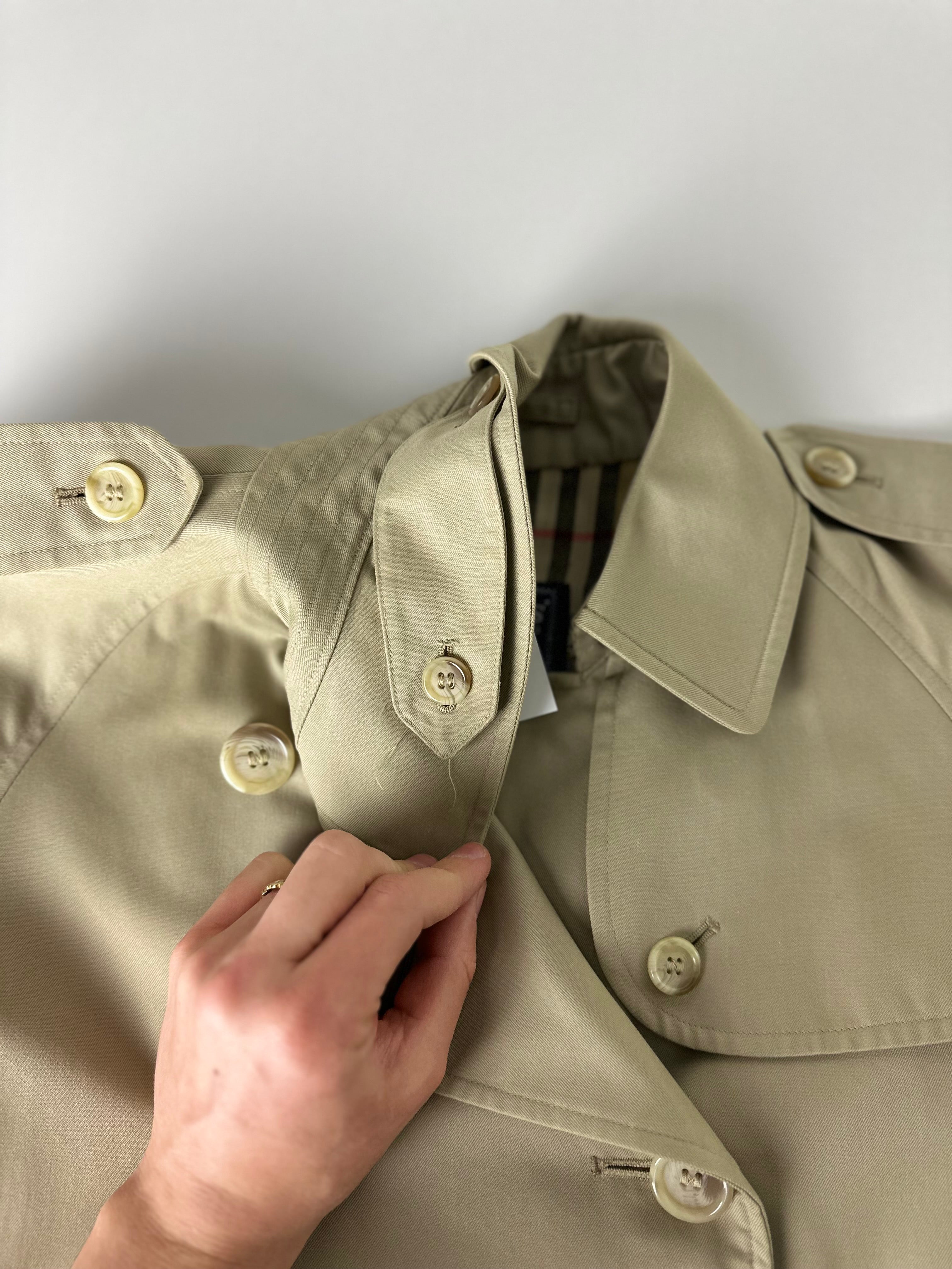 Burberrys Trenchcoat (10/S)