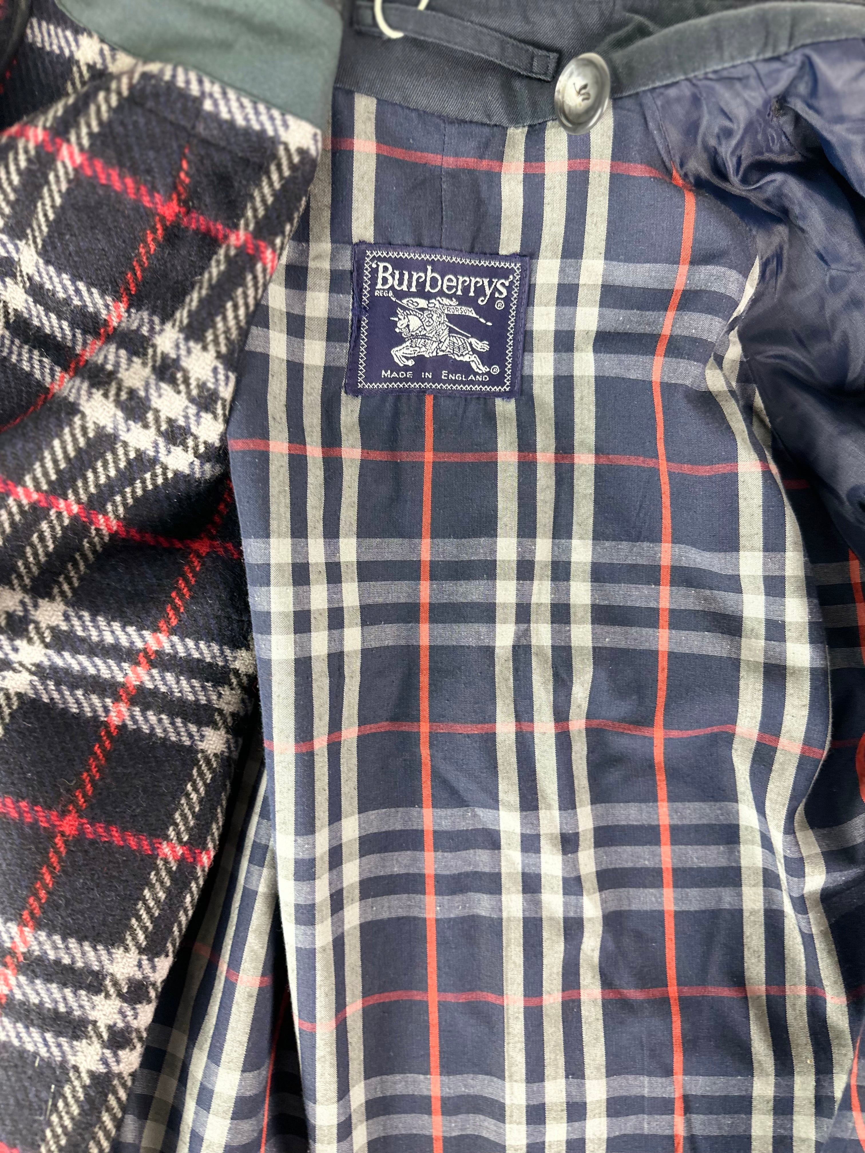 Burberrys Trenchcoat (14/L) including Inlet