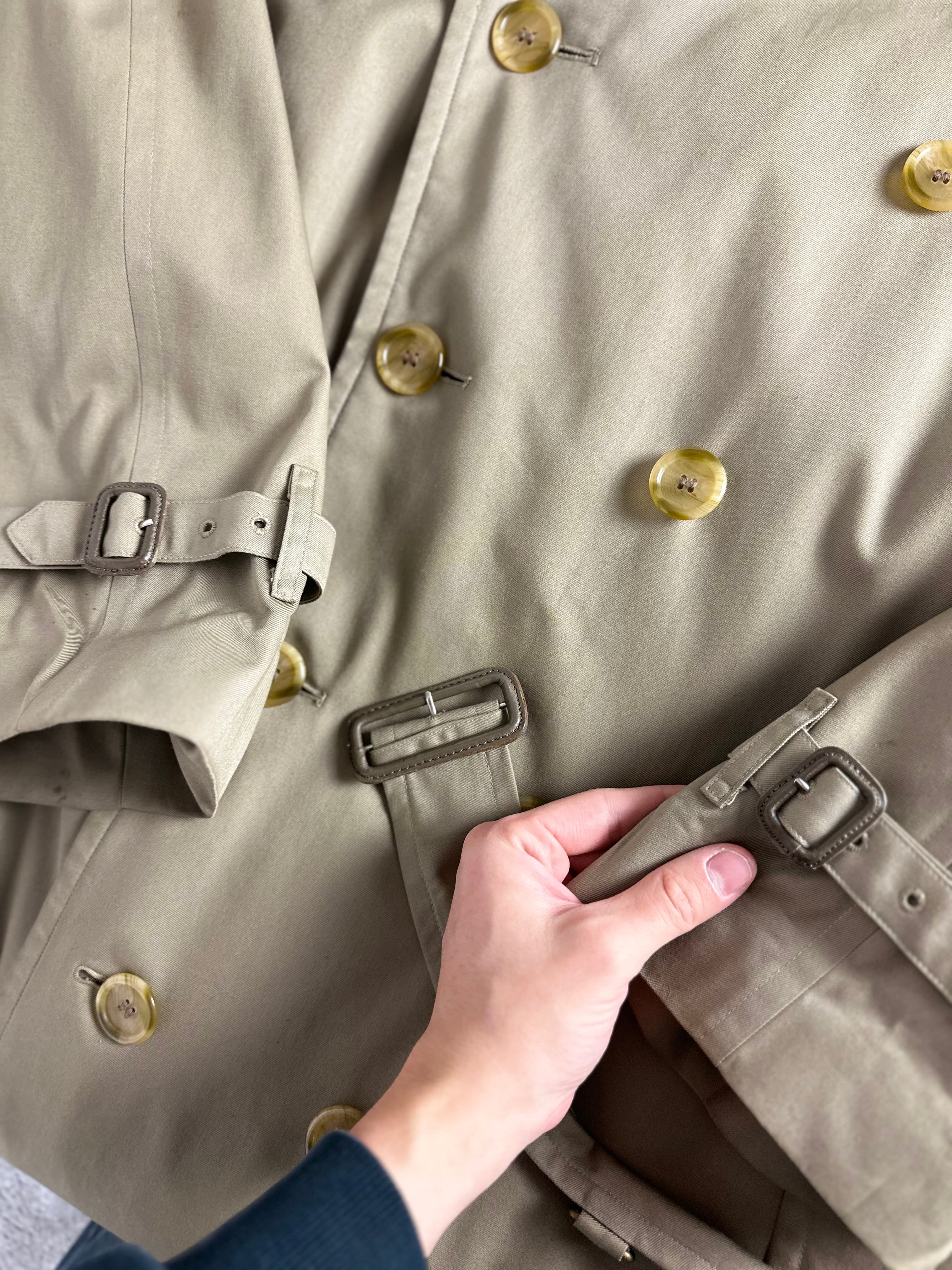 Burberrys Trenchcoat (52/L) including Inlet