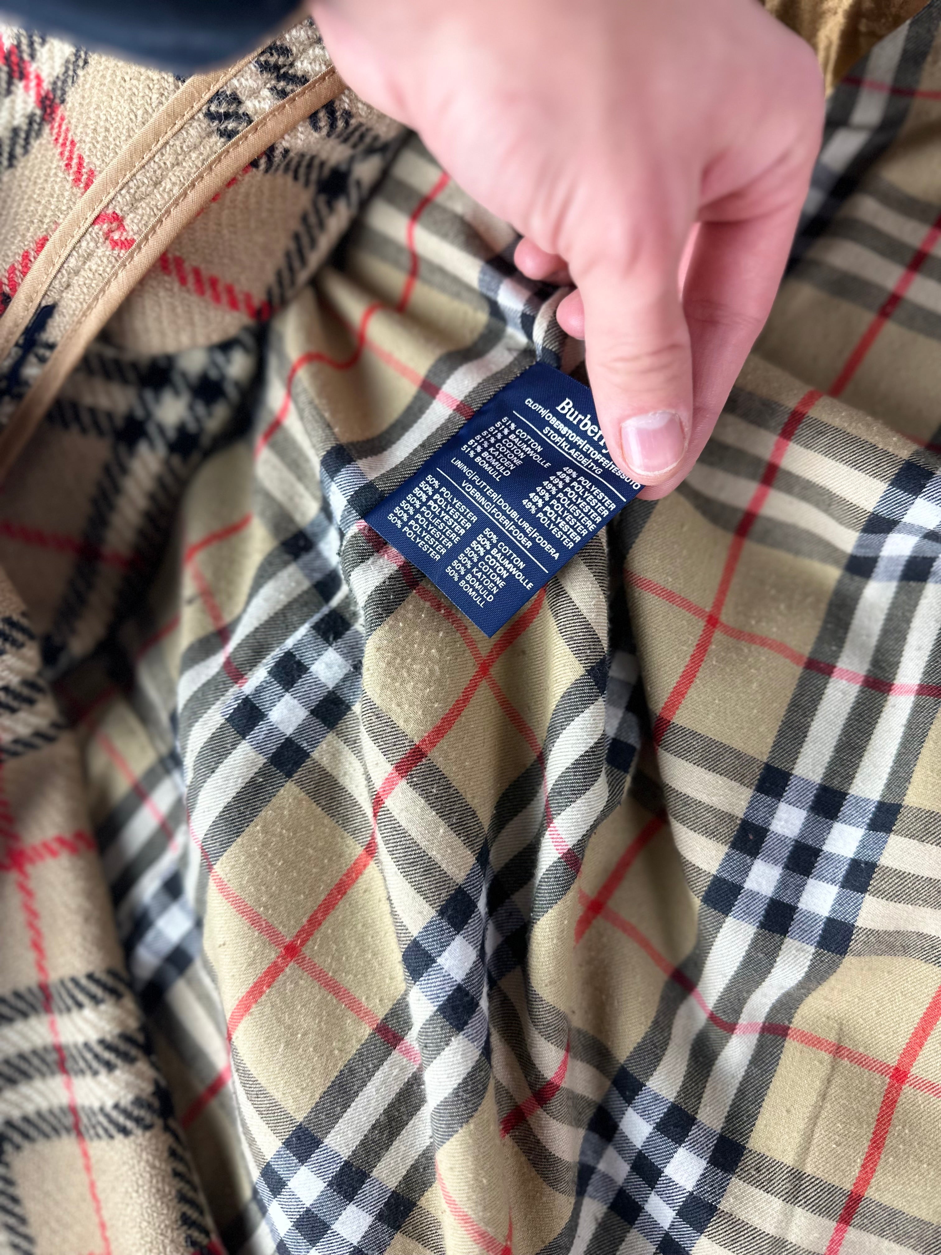 Burberrys Trenchcoat (52/L) including Inlet