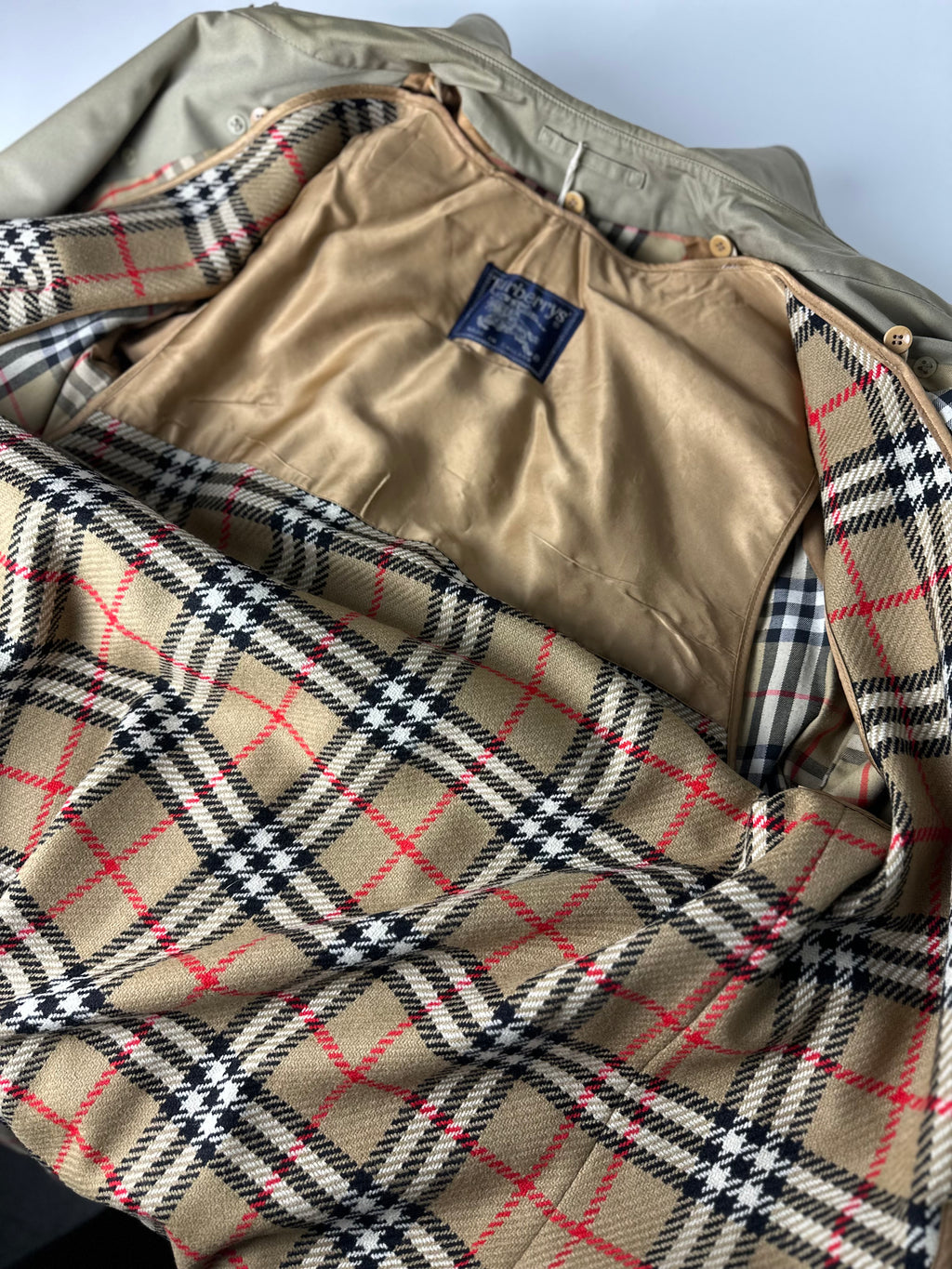 Burberrys Trenchcoat (48/M) including Inlet