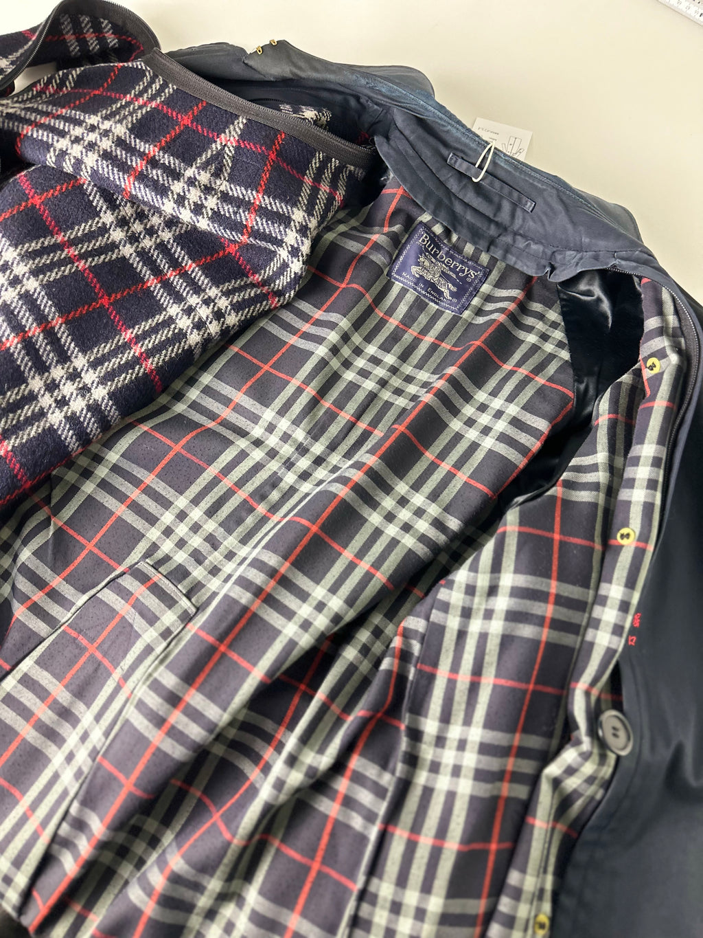 Burberrys Trenchcoat (46/S) including Inlet