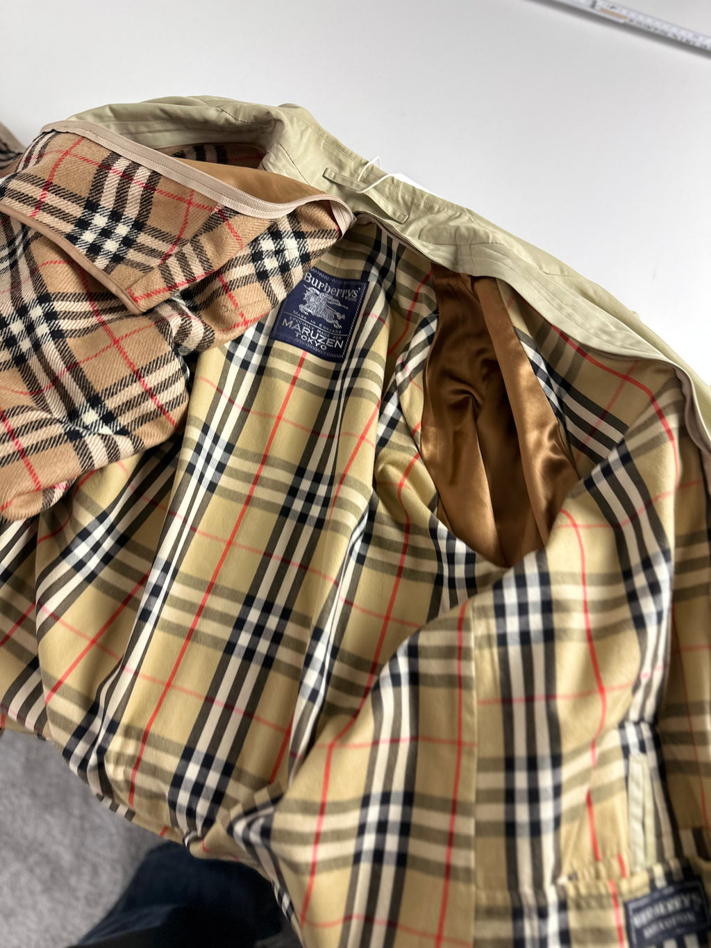 Burberrys Trenchcoat (50/L) including Inlet