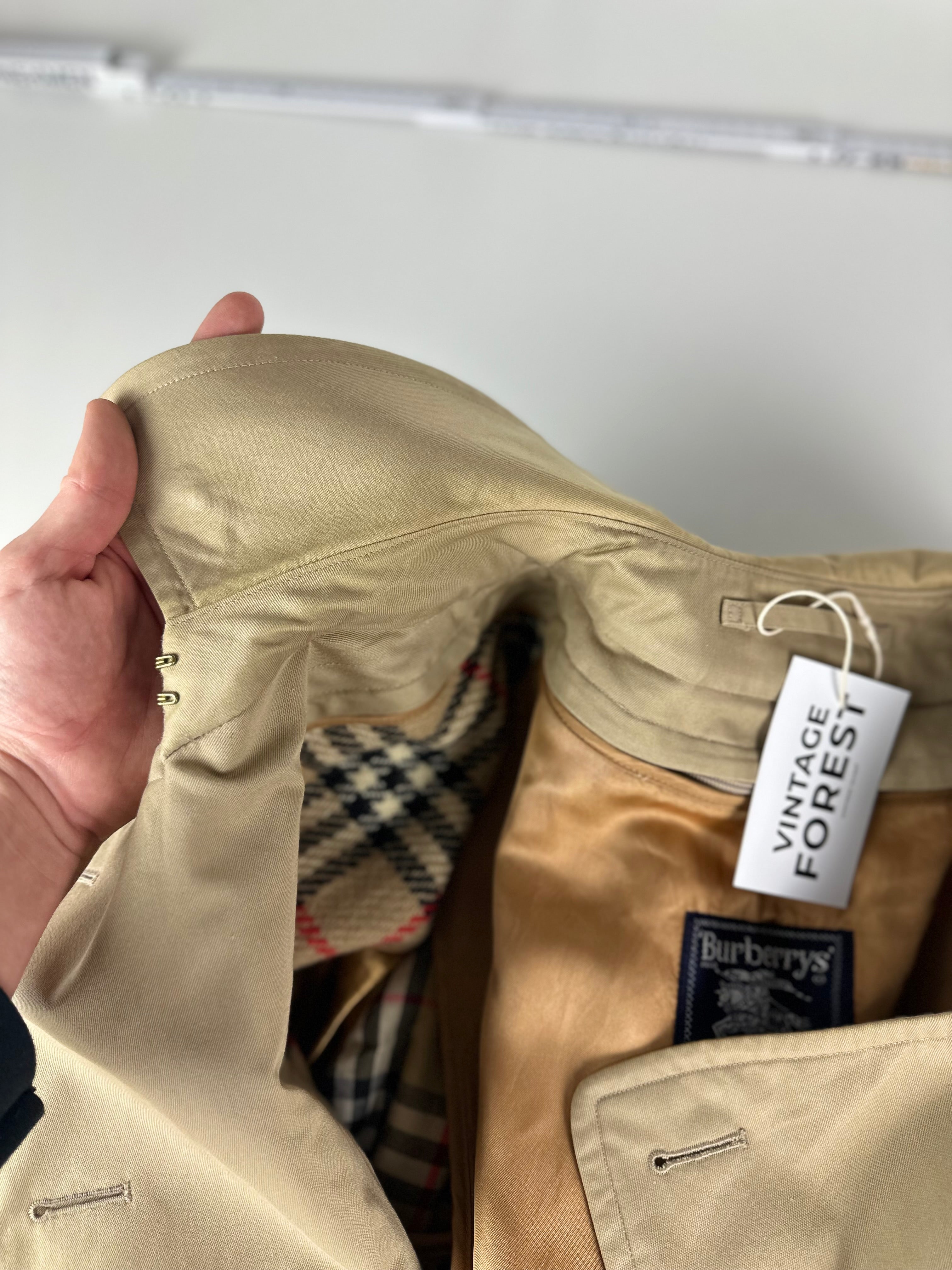 Burberrys Trenchcoat (52/L) including Inlet