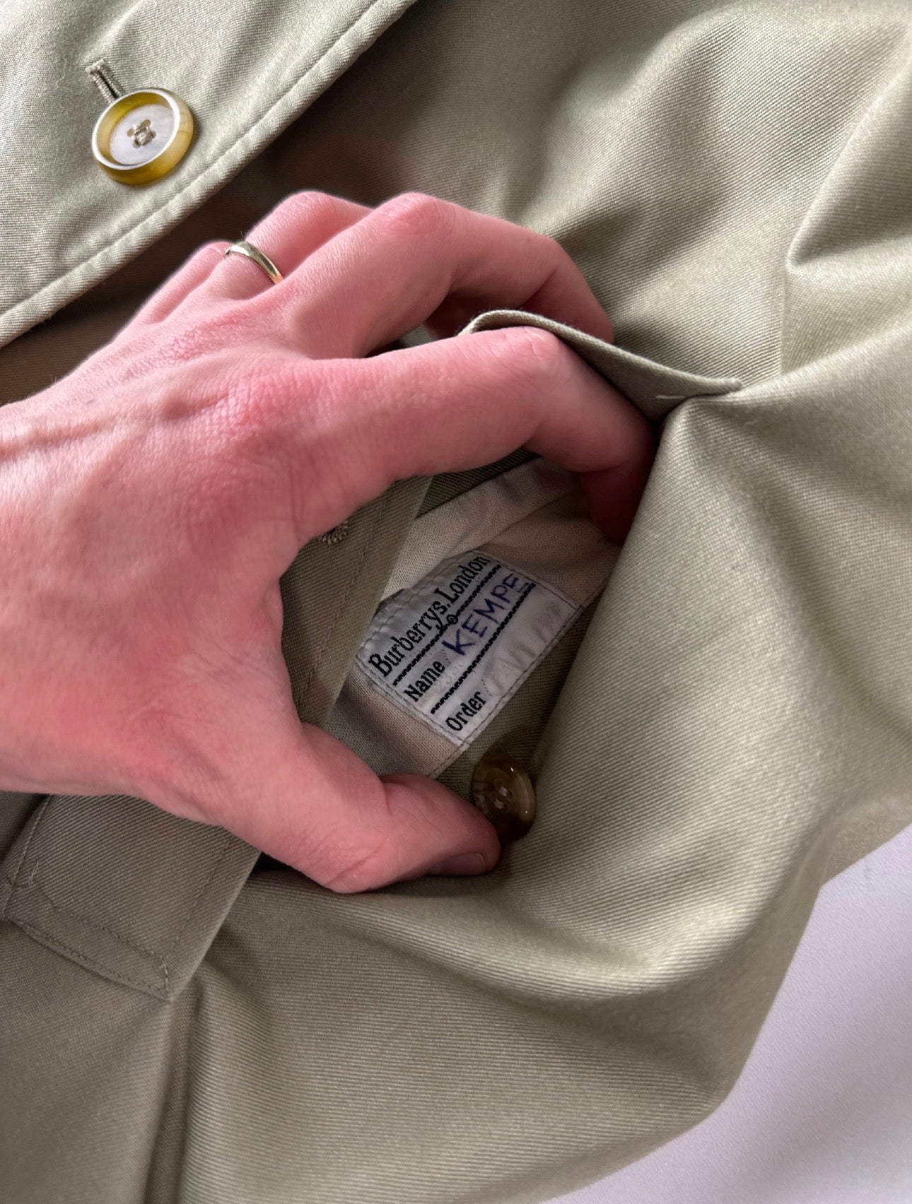 Burberrys Trenchcoat (16/XL) including Inlet