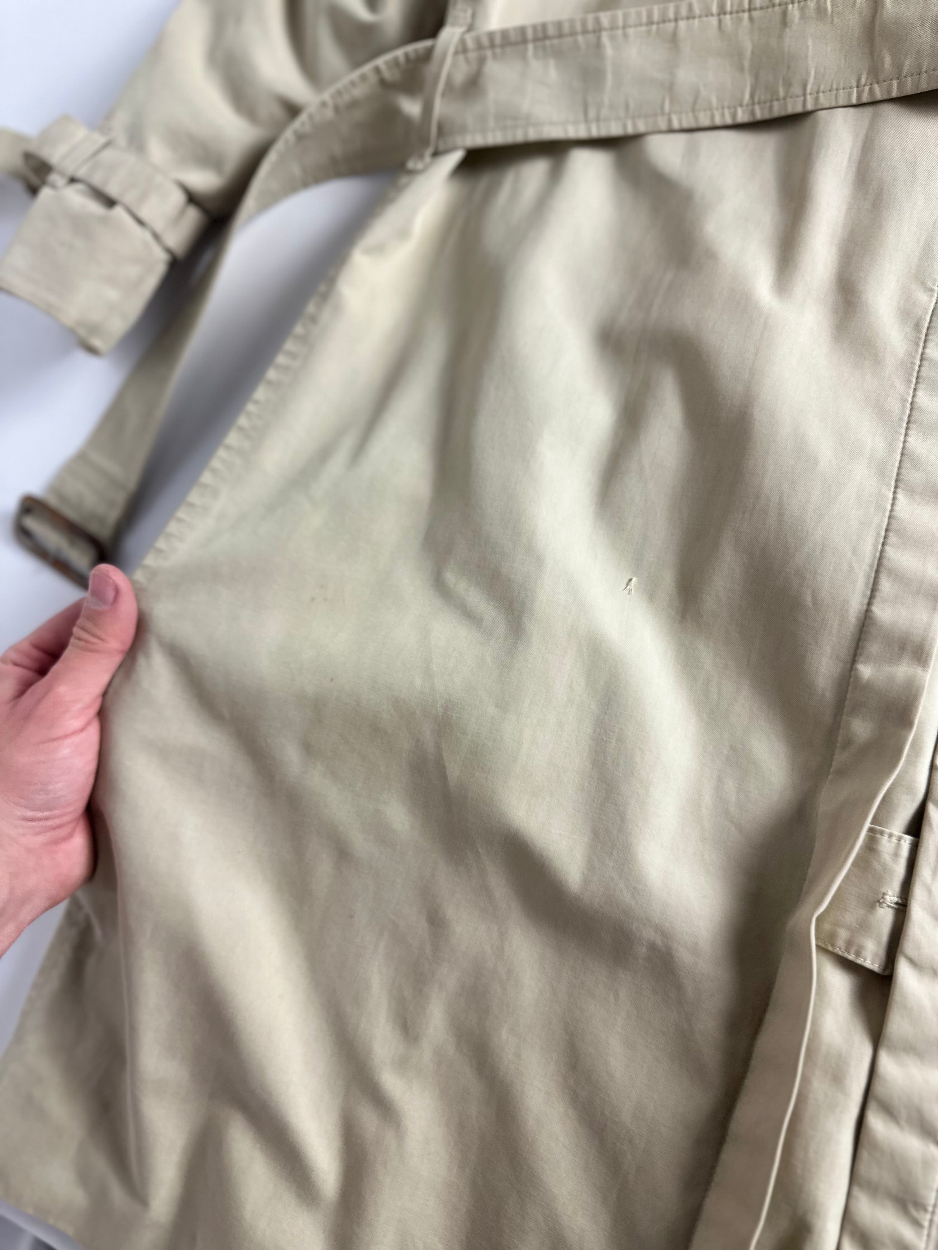 Burberrys Trenchcoat (10/S)