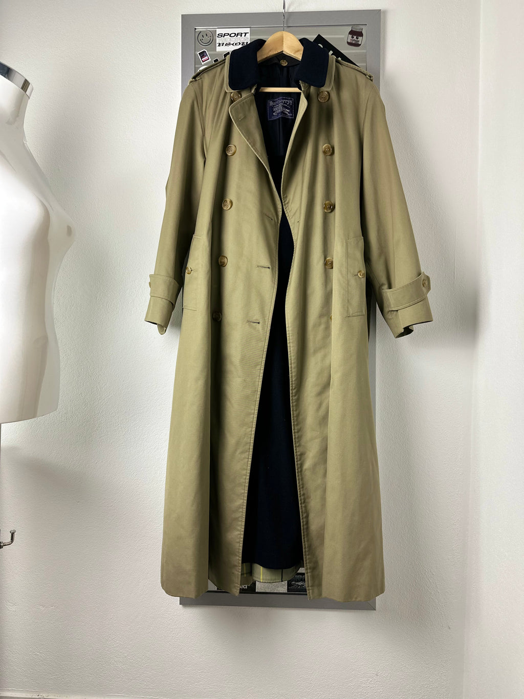 Burberrys Trenchcoat (16/XL) including Inlet