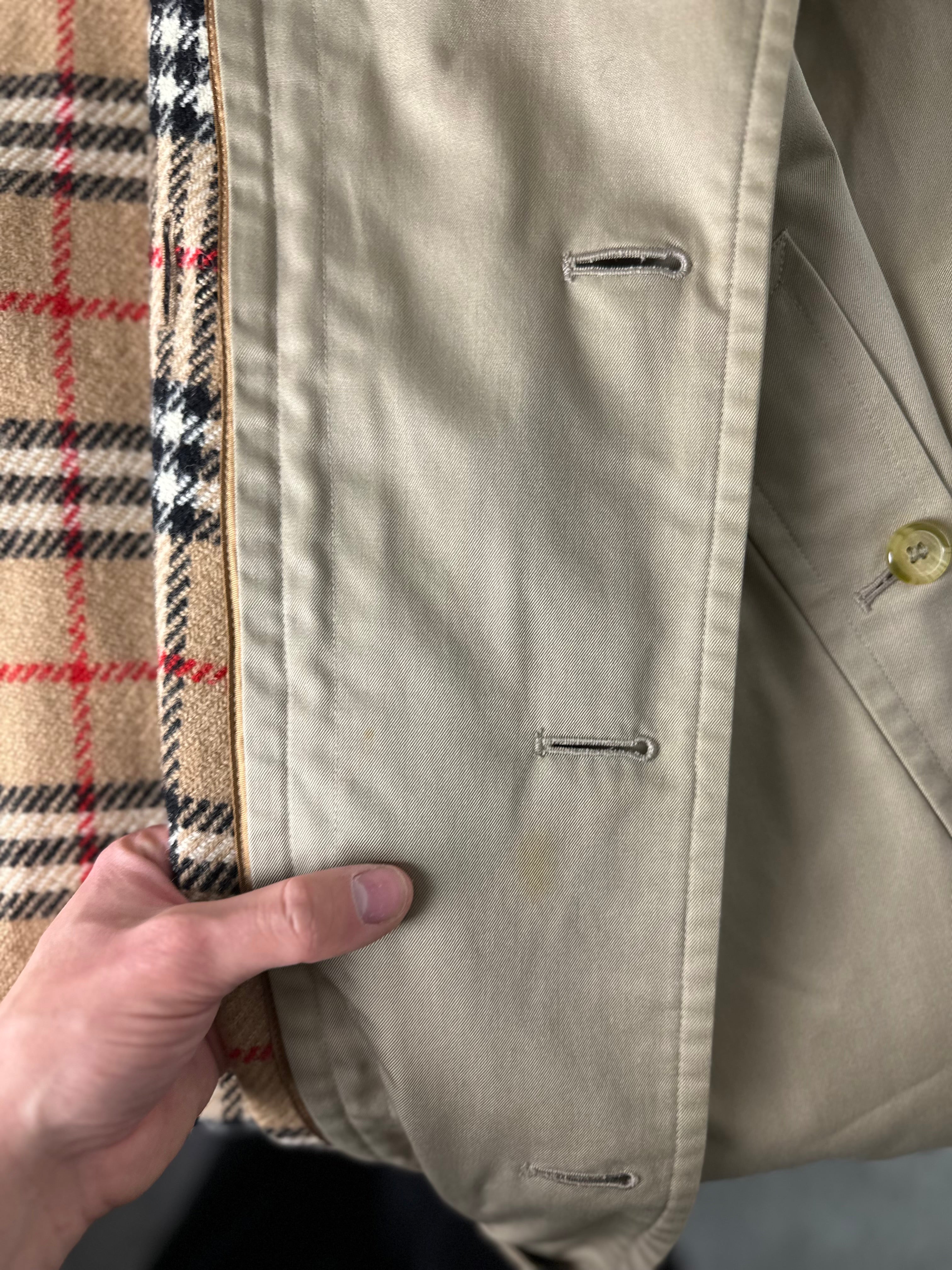 Burberrys Trenchcoat (48/M) including Inlet