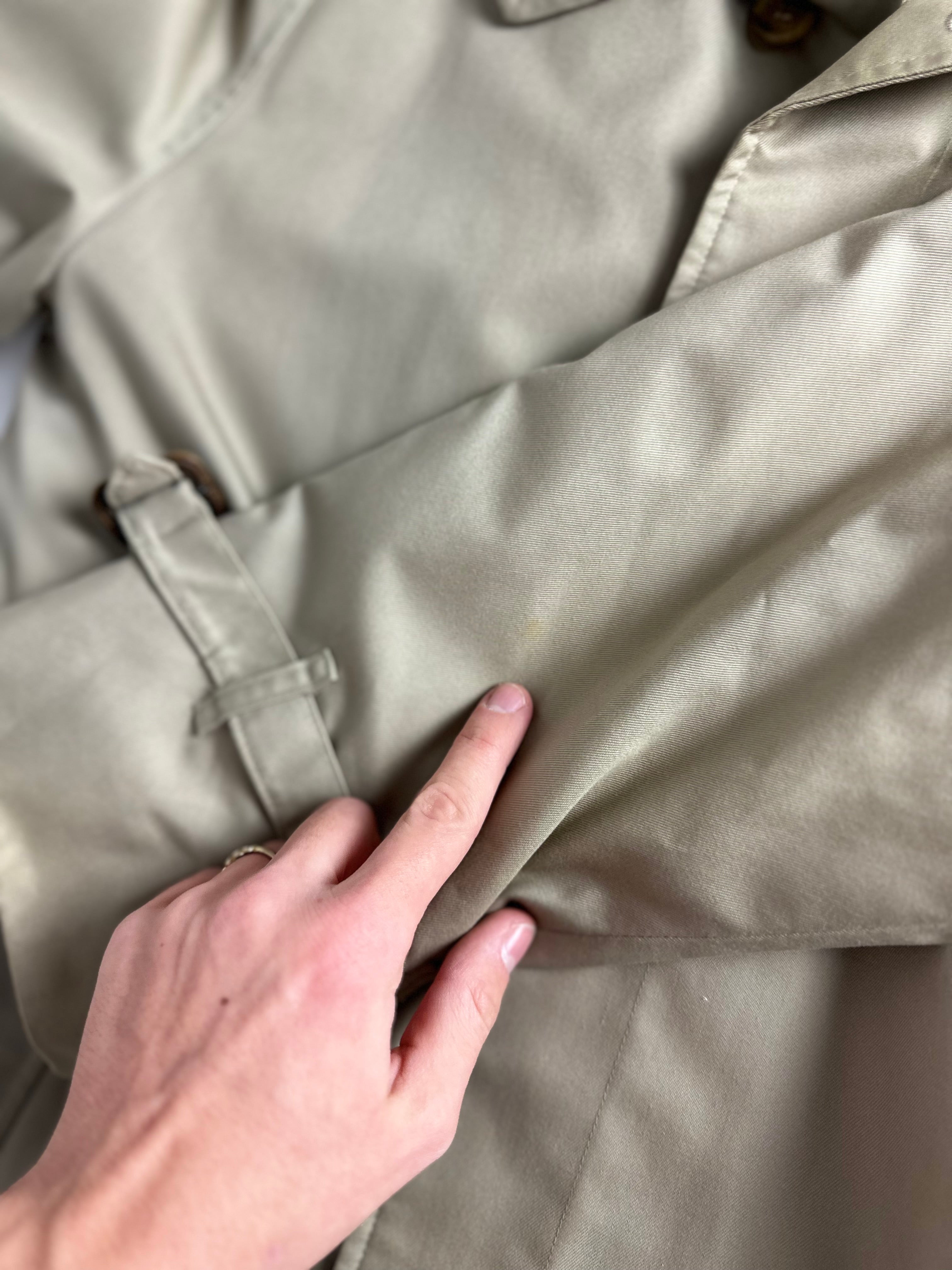 Burberrys Trenchcoat (46/S) including Inlet