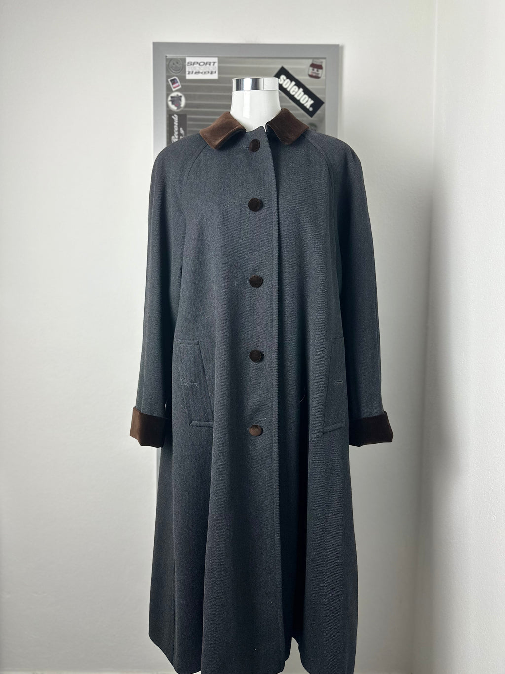 Burberrys Coat (10/S)