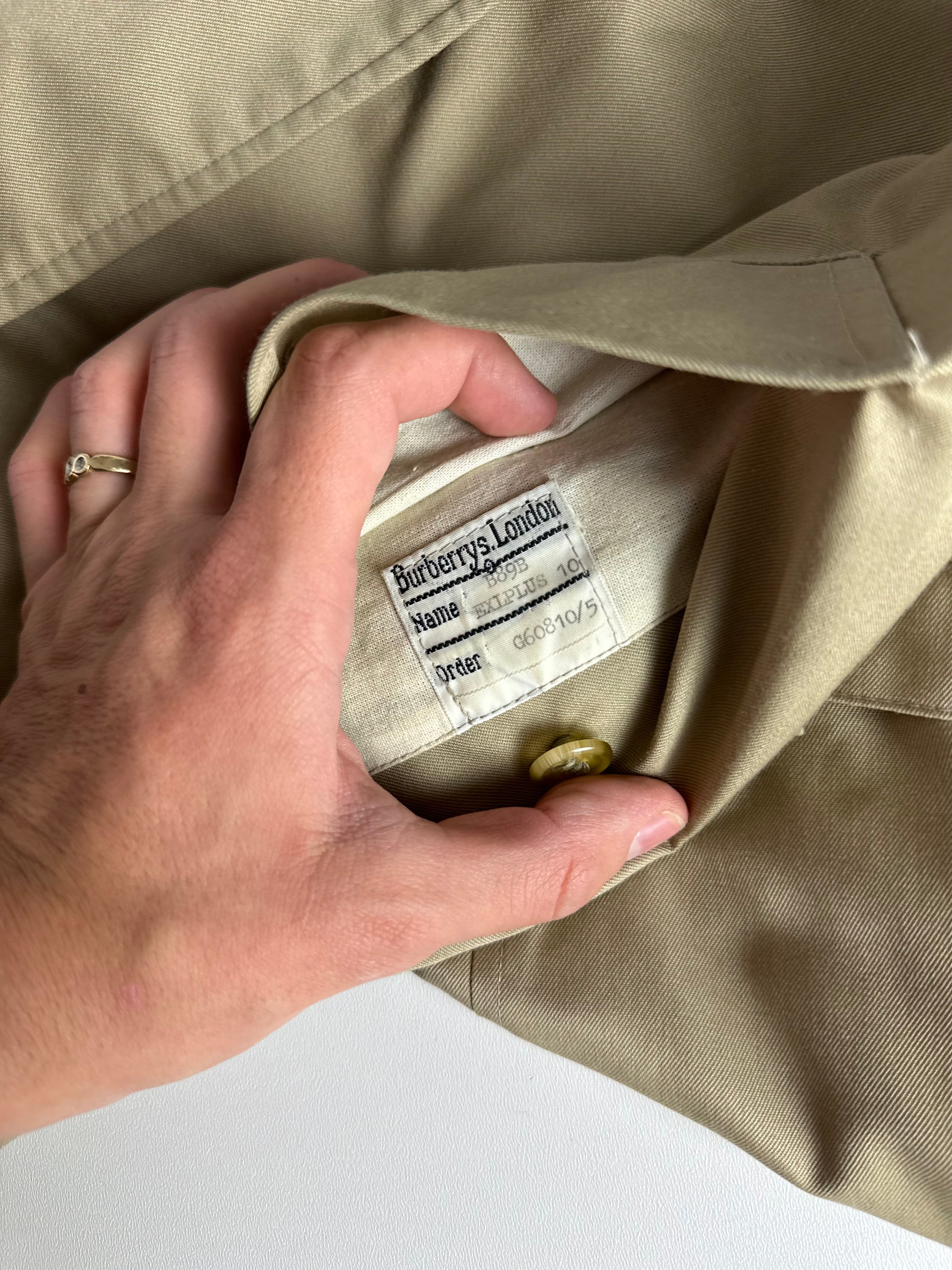 Burberrys Trenchcoat (12/M)