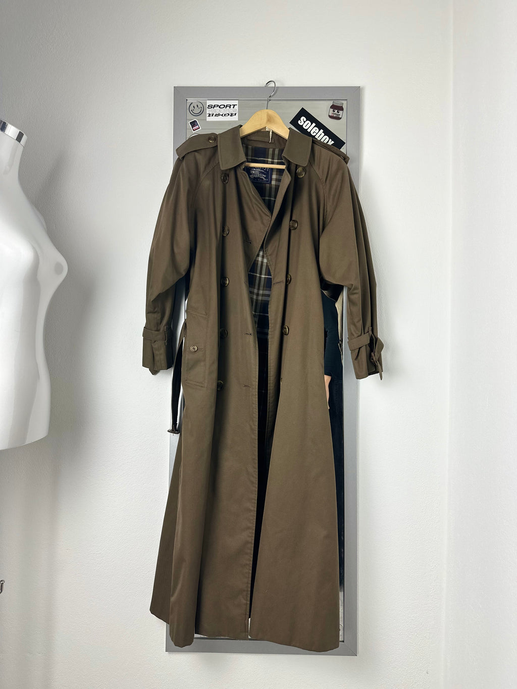 Burberrys Trenchcoat (10/S)