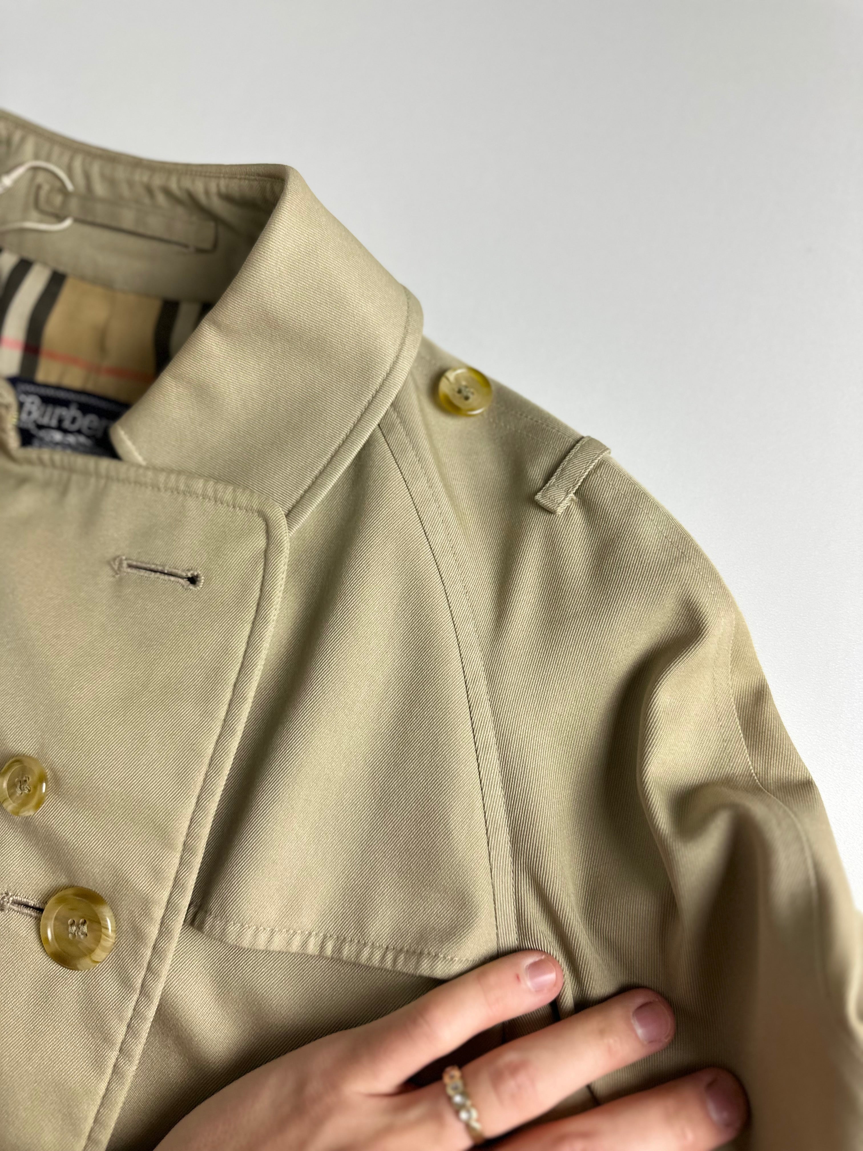 Burberrys Trenchcoat (10/S)